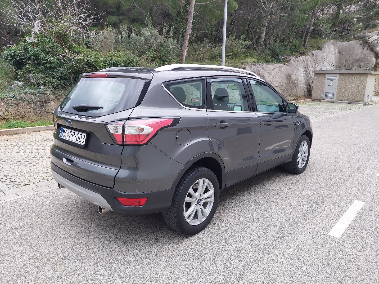 Ford Kuga 1,5 ***BENZIN*** SAMO 44.000 KM *** GARANCIJA ***KAO NOVA***, fotografija 6