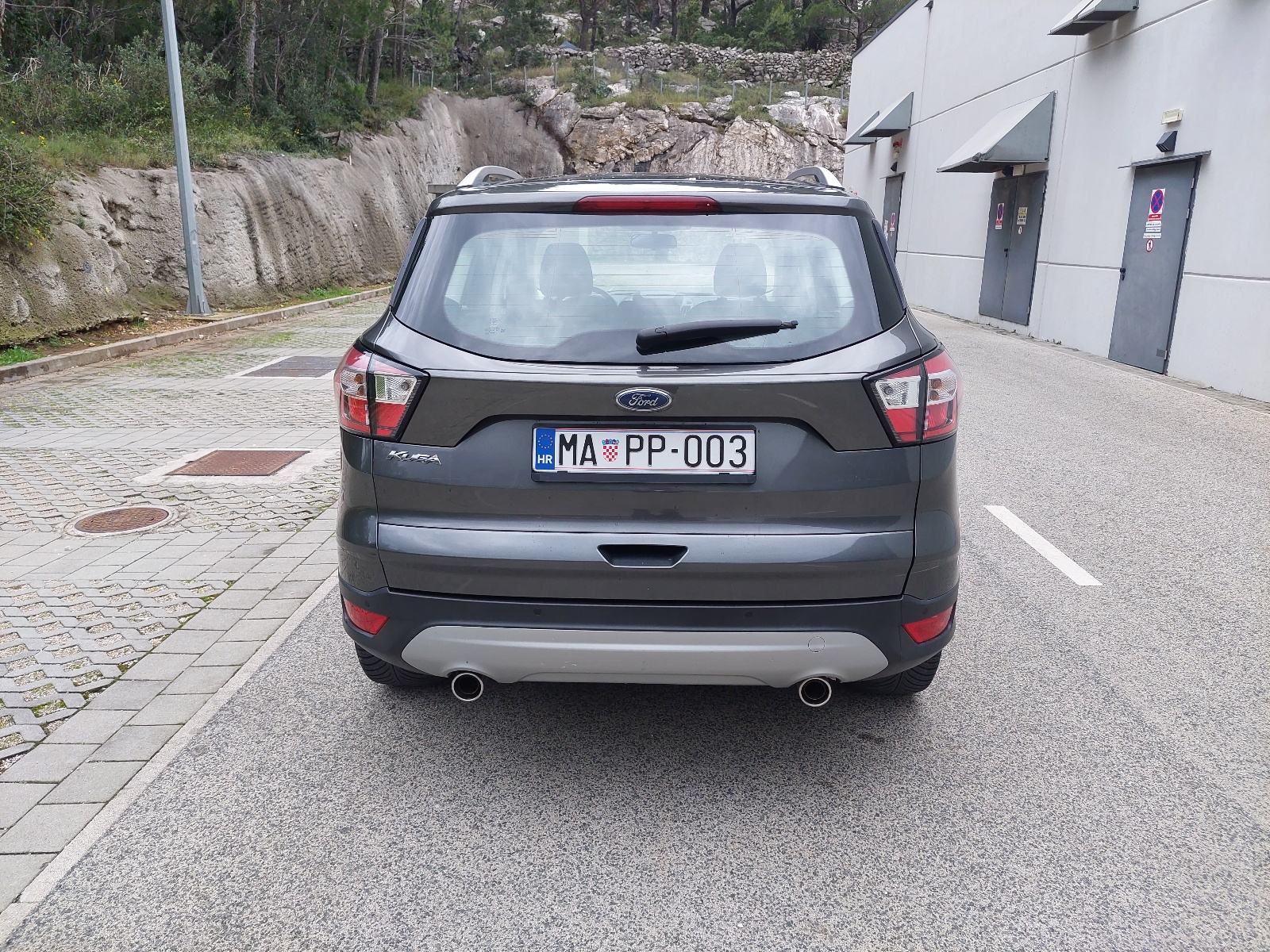 Ford Kuga 1,5 ***BENZIN*** SAMO 44.000 KM *** GARANCIJA ***KAO NOVA***, fotografija 7