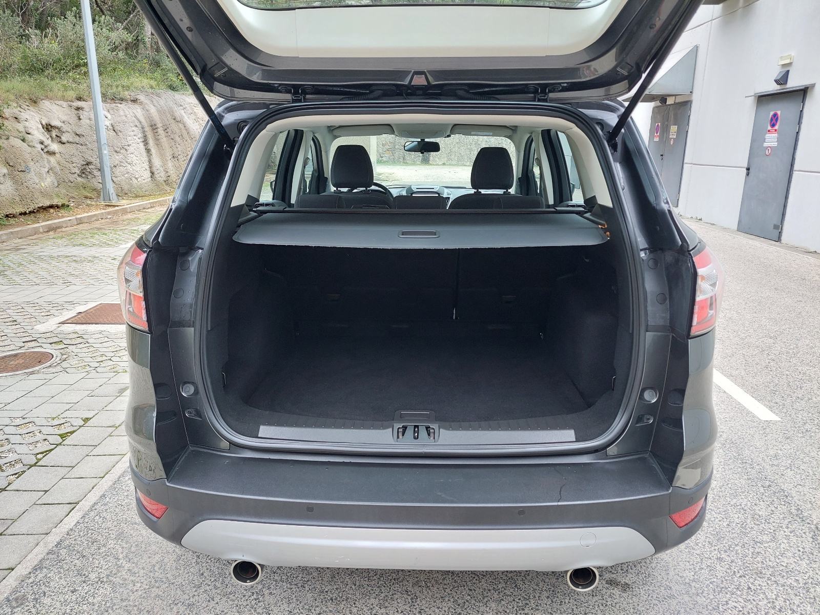Ford Kuga 1,5 ***BENZIN*** SAMO 44.000 KM *** GARANCIJA ***KAO NOVA***, fotografija 19