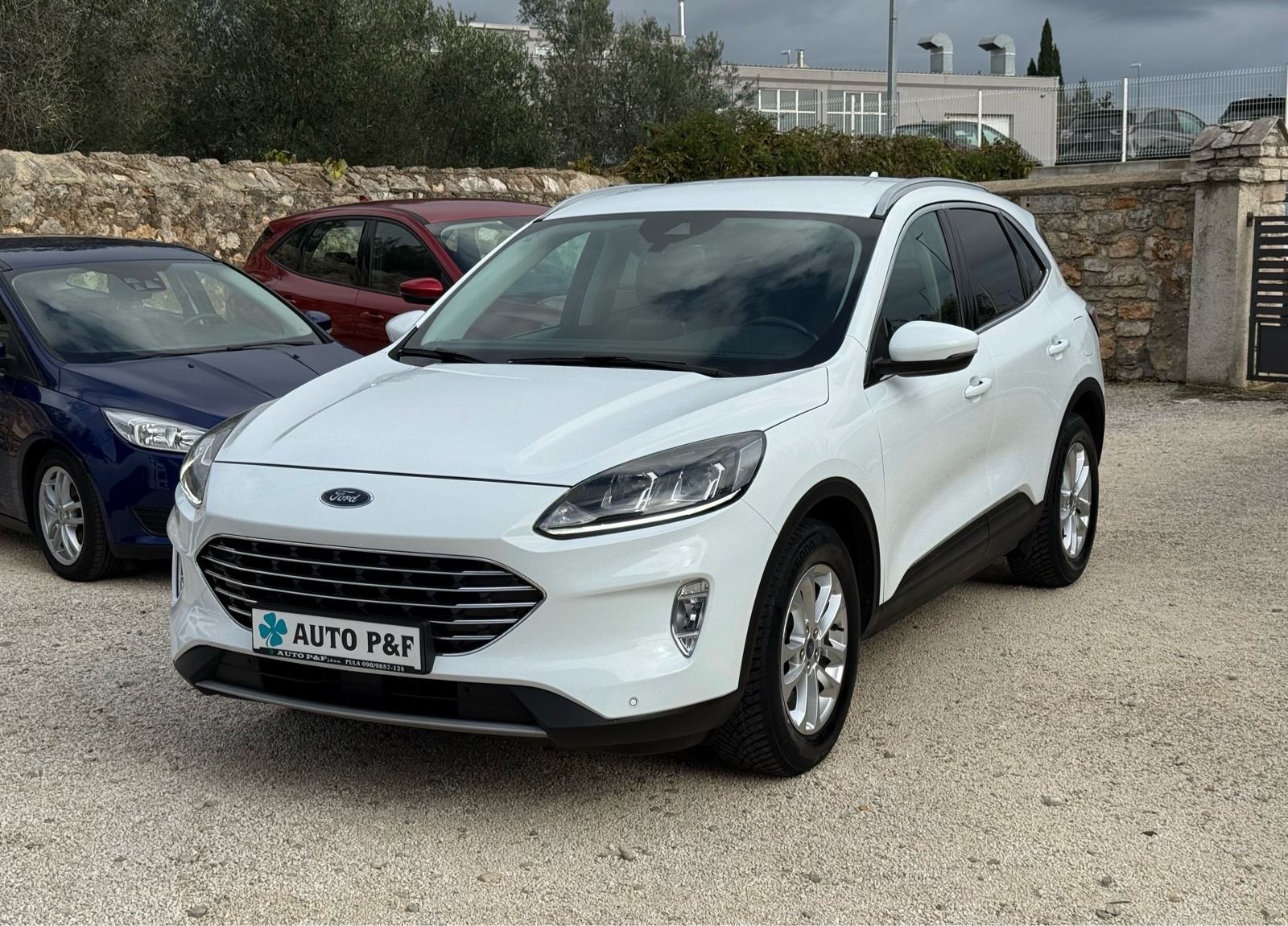 FORD Kuga 1.5 TDCi Titanium *120 ks+sva oprema+registracija 11/2026., fotografija 2