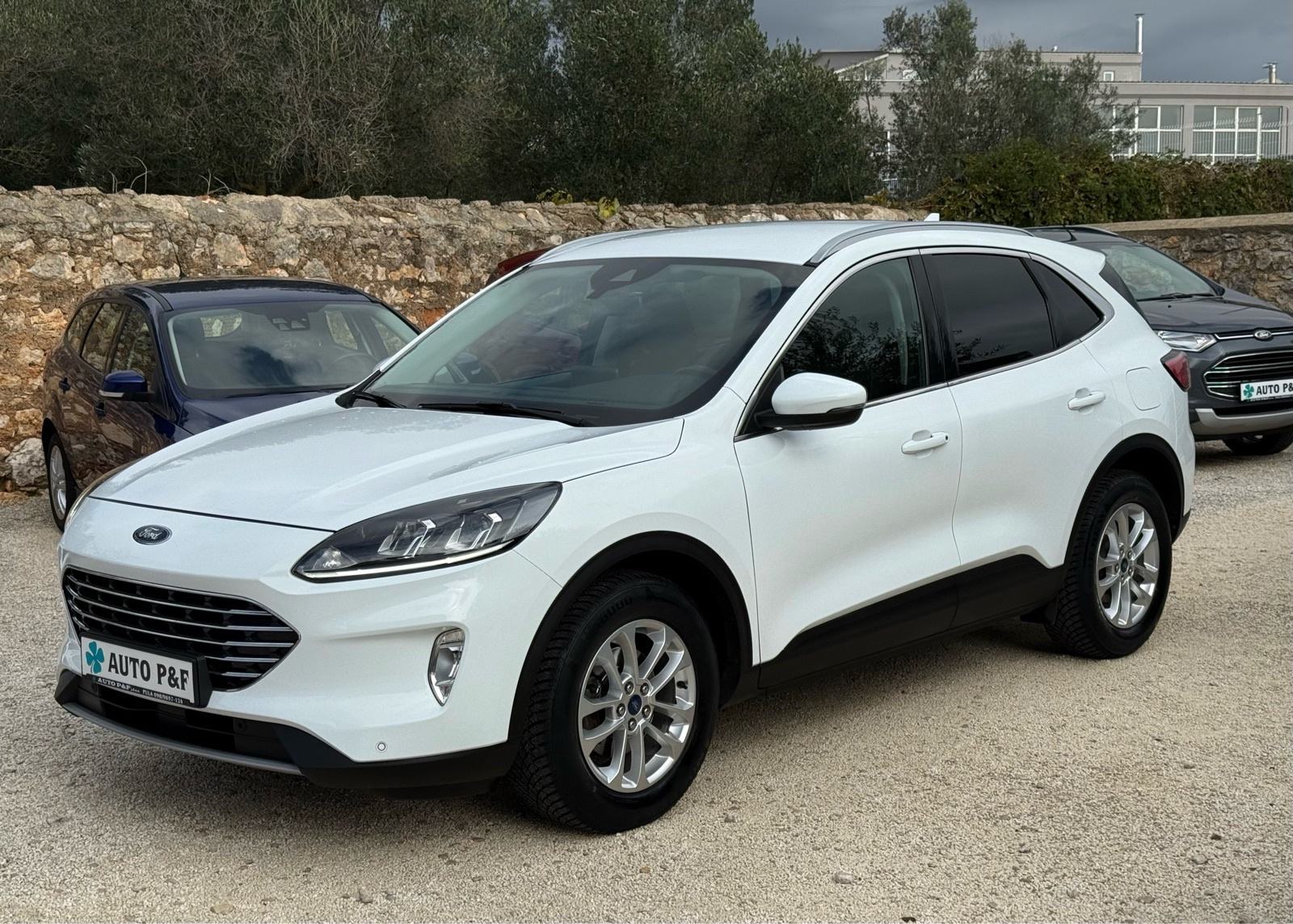 FORD Kuga 1.5 TDCi Titanium *120 ks+sva oprema+registracija 11/2026., fotografija 4