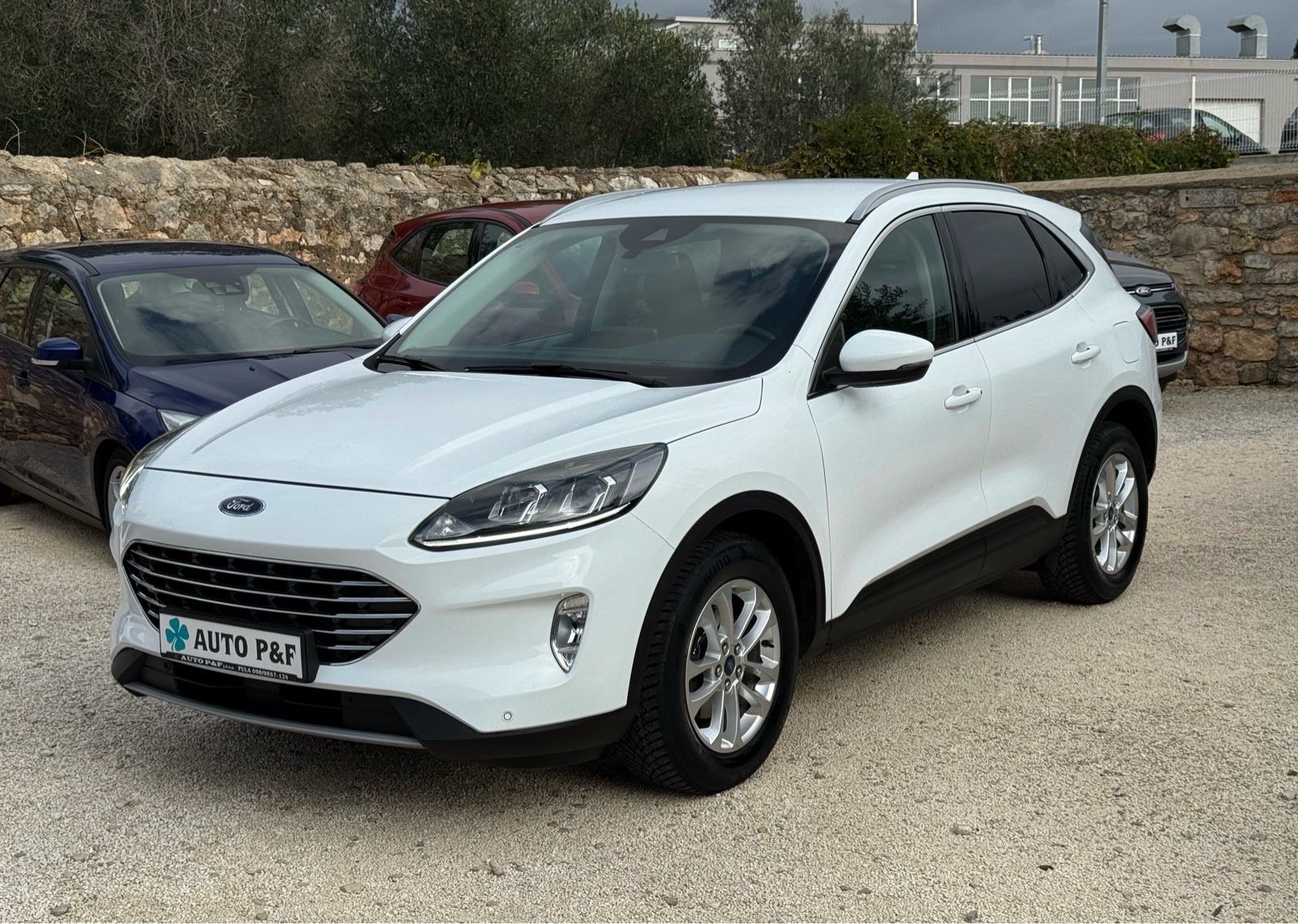FORD Kuga 1.5 TDCi Titanium *120 ks+sva oprema+registracija 11/2026., fotografija 3