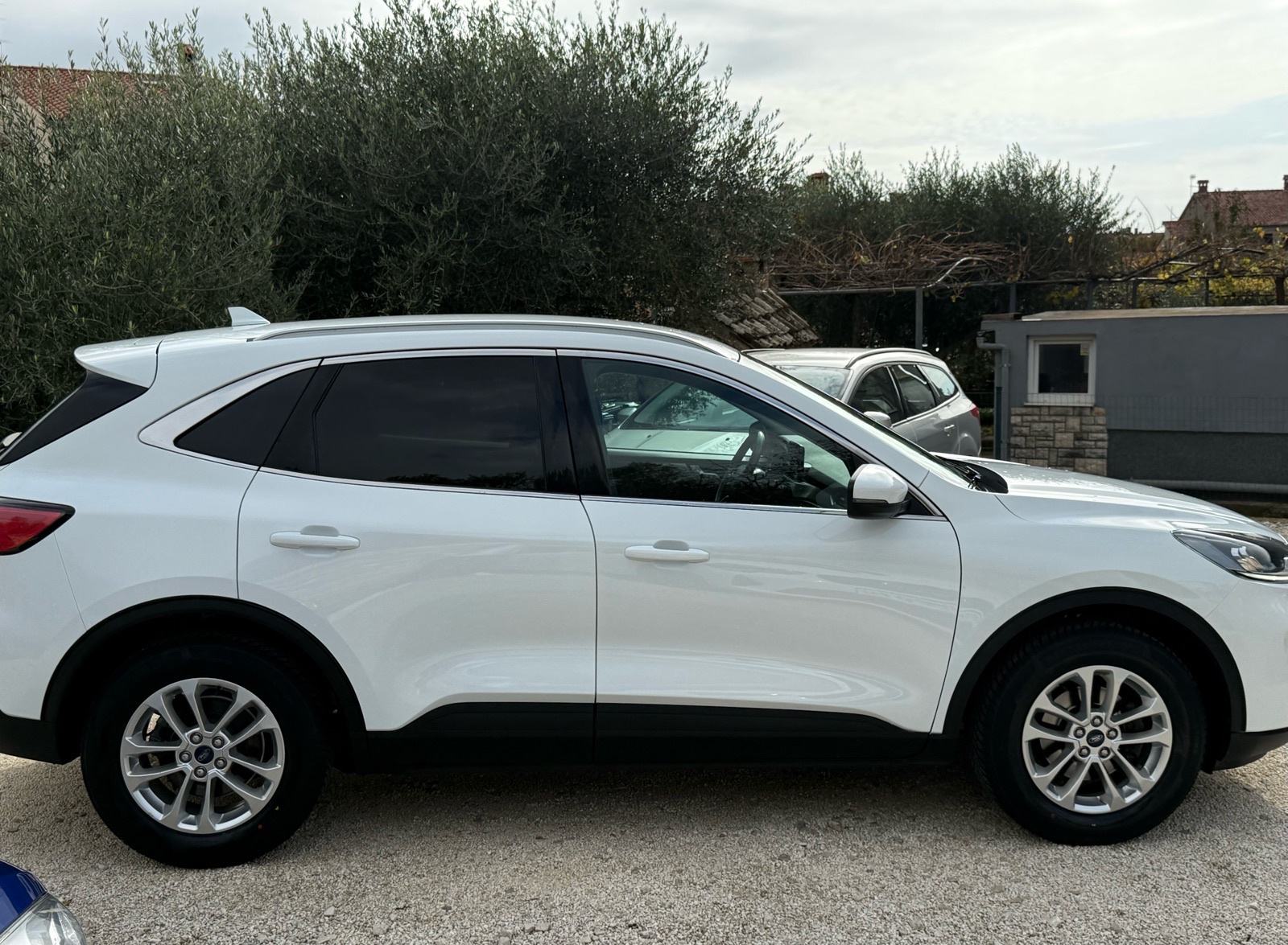 FORD Kuga 1.5 TDCi Titanium *120 ks+sva oprema+registracija 11/2026., fotografija 9
