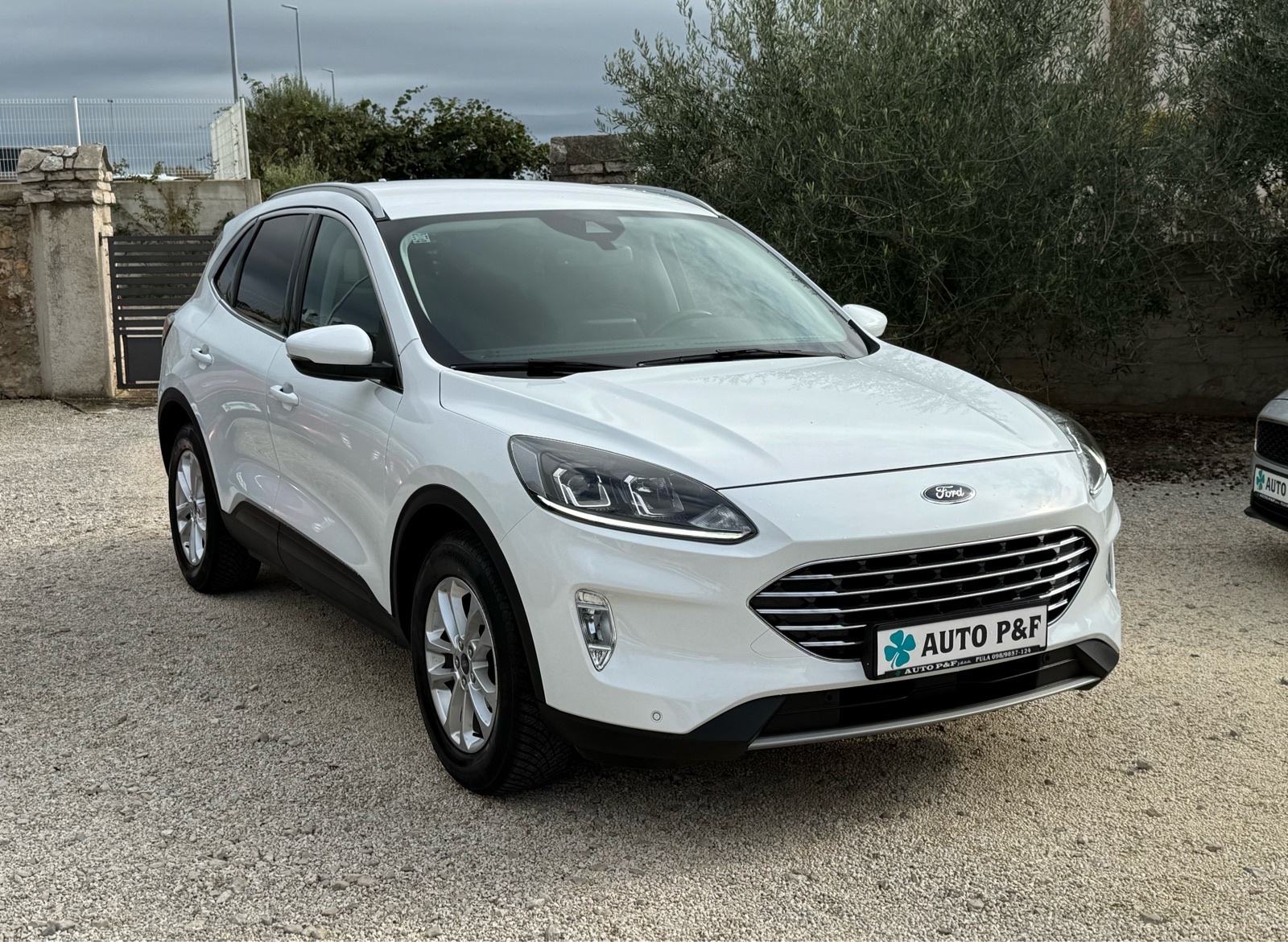FORD Kuga 1.5 TDCi Titanium *120 ks+sva oprema+registracija 11/2026., fotografija 10