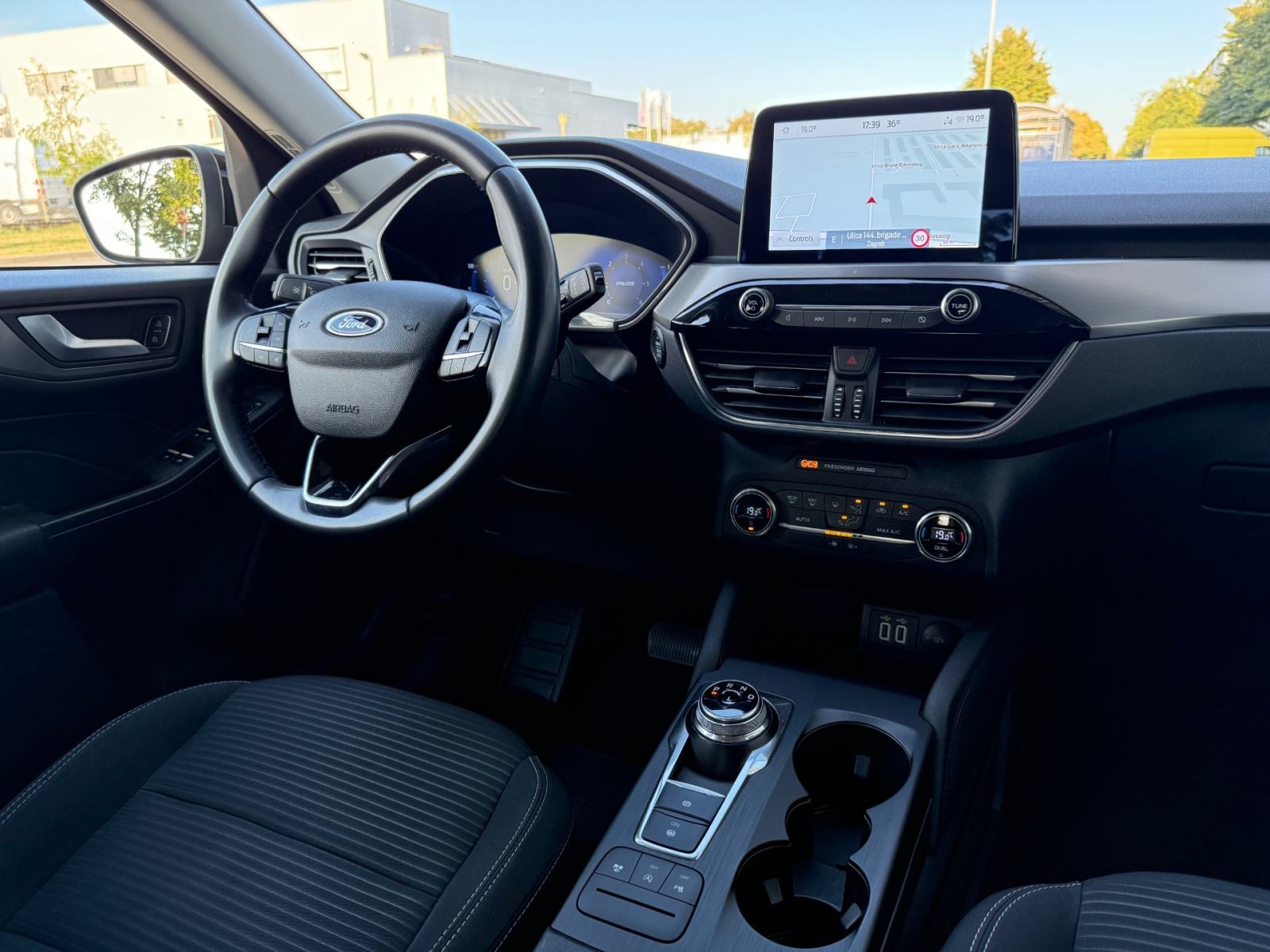 Ford Kuga 1.5EcoBoost AUTOMATIK °NAVI°KAMERA°JAMSTVO 12MJ°LEASING BEZ, fotografija 12