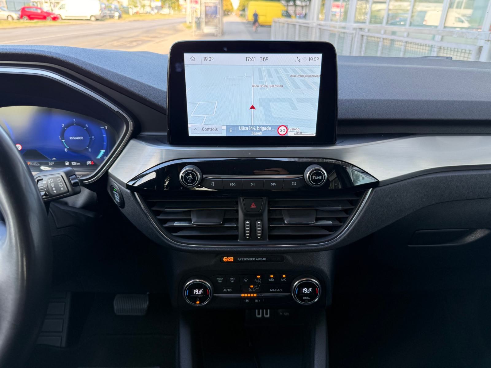Ford Kuga 1.5EcoBoost AUTOMATIK °NAVI°KAMERA°JAMSTVO 12MJ°LEASING BEZ, fotografija 13
