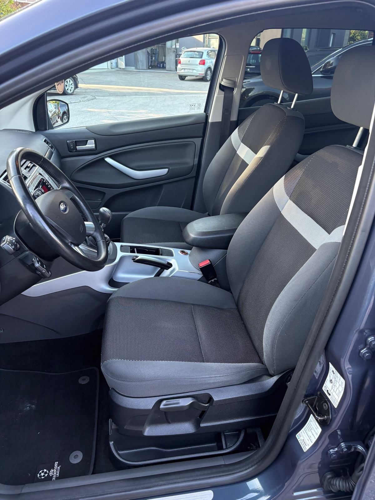 Ford Kuga 2,0 TDCI 4x4/GRIJ.SJED/KEYLESS/V.SERVIS/TOP STANJE!, fotografija 9
