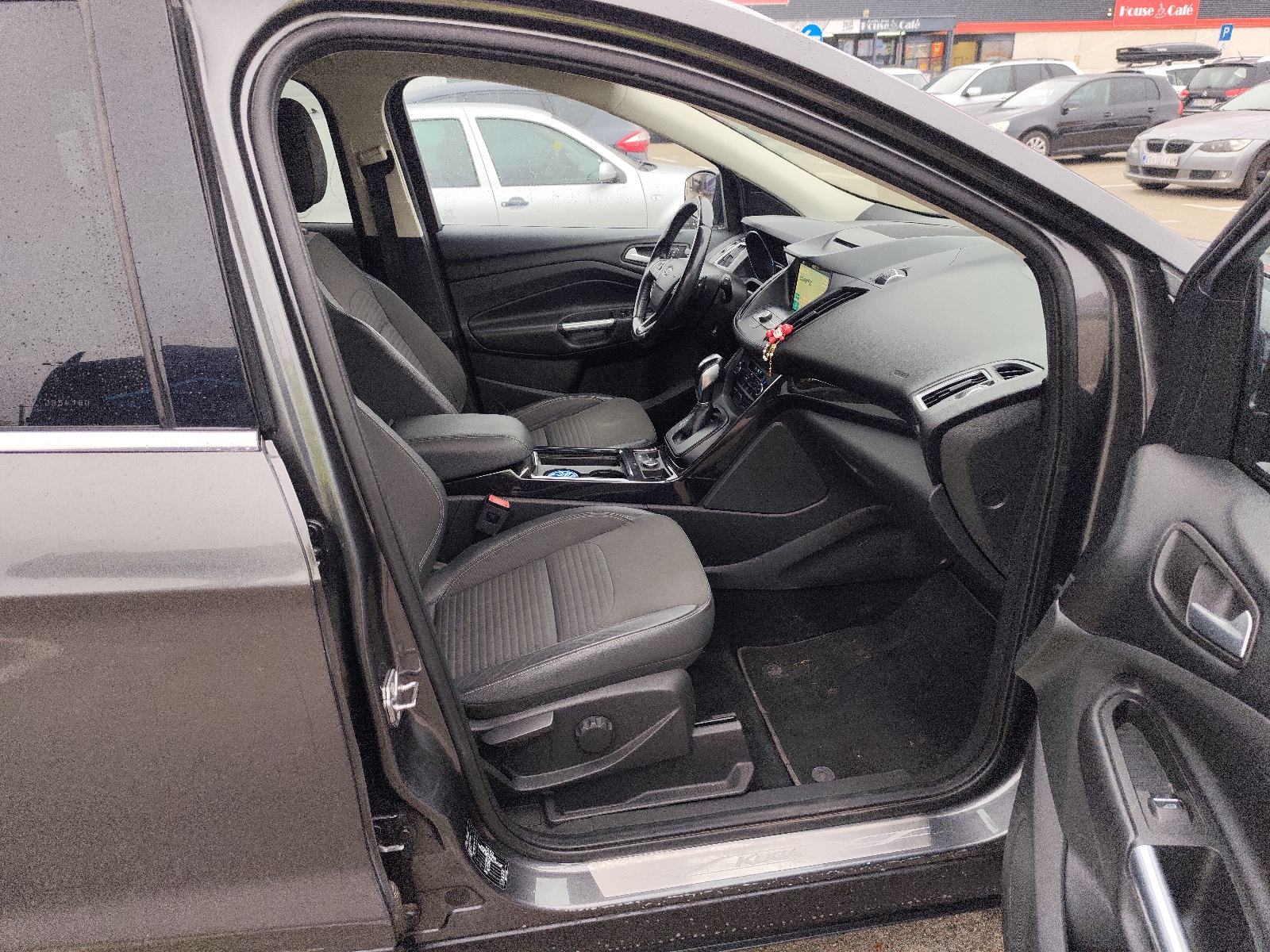 FORD KUGA 2,0TDCI AUTOMATIK EURO 6 NIKAD U SUDARU...., fotografija 8