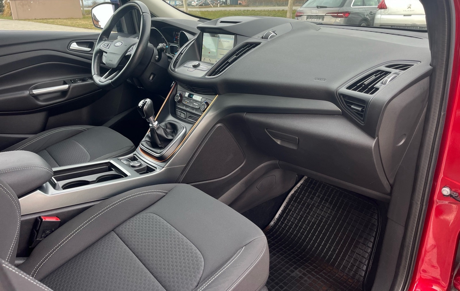 Ford Kuga 2,0 TDCi Titanium, fotografija 14