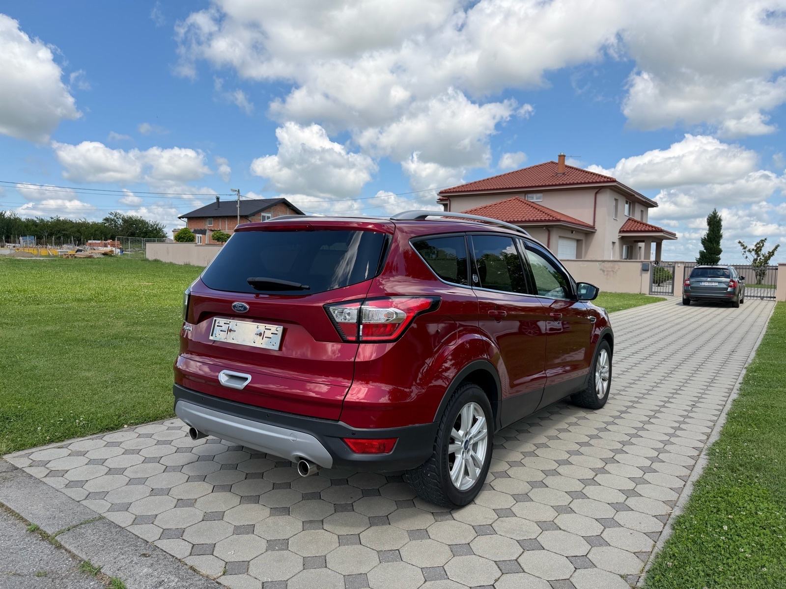 Ford Kuga 2,0 TDCi Titanium, fotografija 3