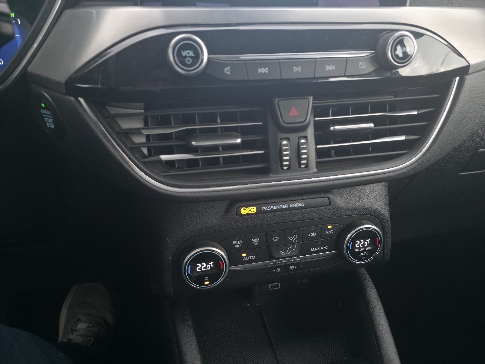 Ford Kuga 2,5 190 PHEV Hibrid,navi,led,leasing, fotografija 8