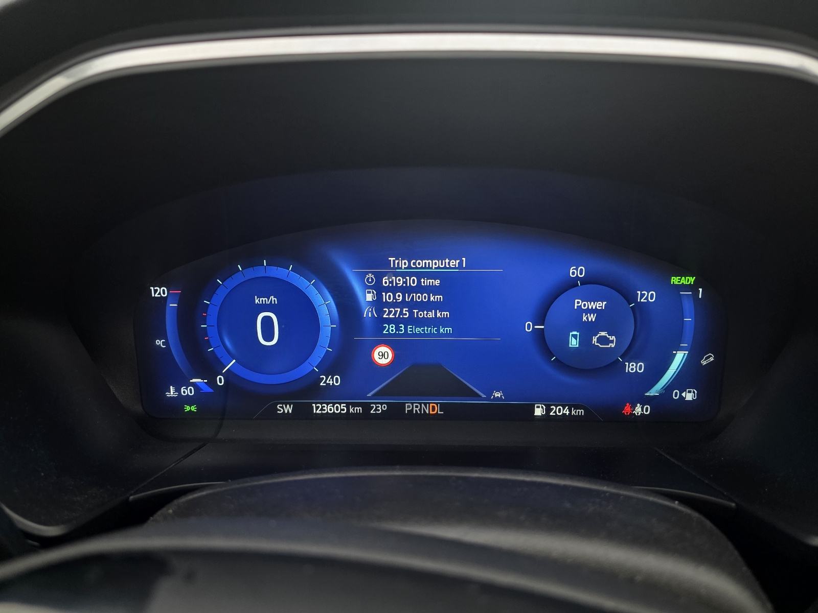 Ford Kuga 2,5 190 PHEV Hibrid,navi,led,leasing, fotografija 10