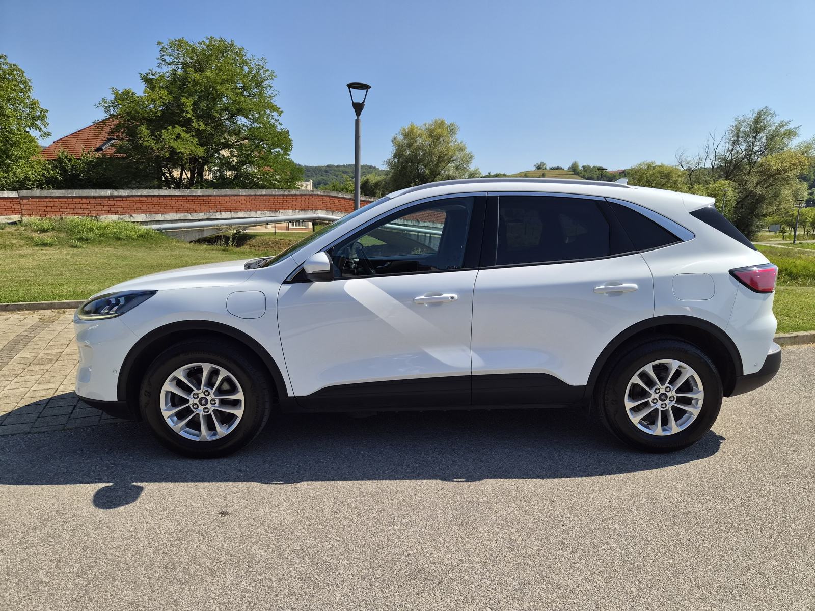 Ford Kuga 2,5 PHEV, 2022., TITANIUM, PLUG-IN HYBRID, AUTOMATIK, PDV, fotografija 3