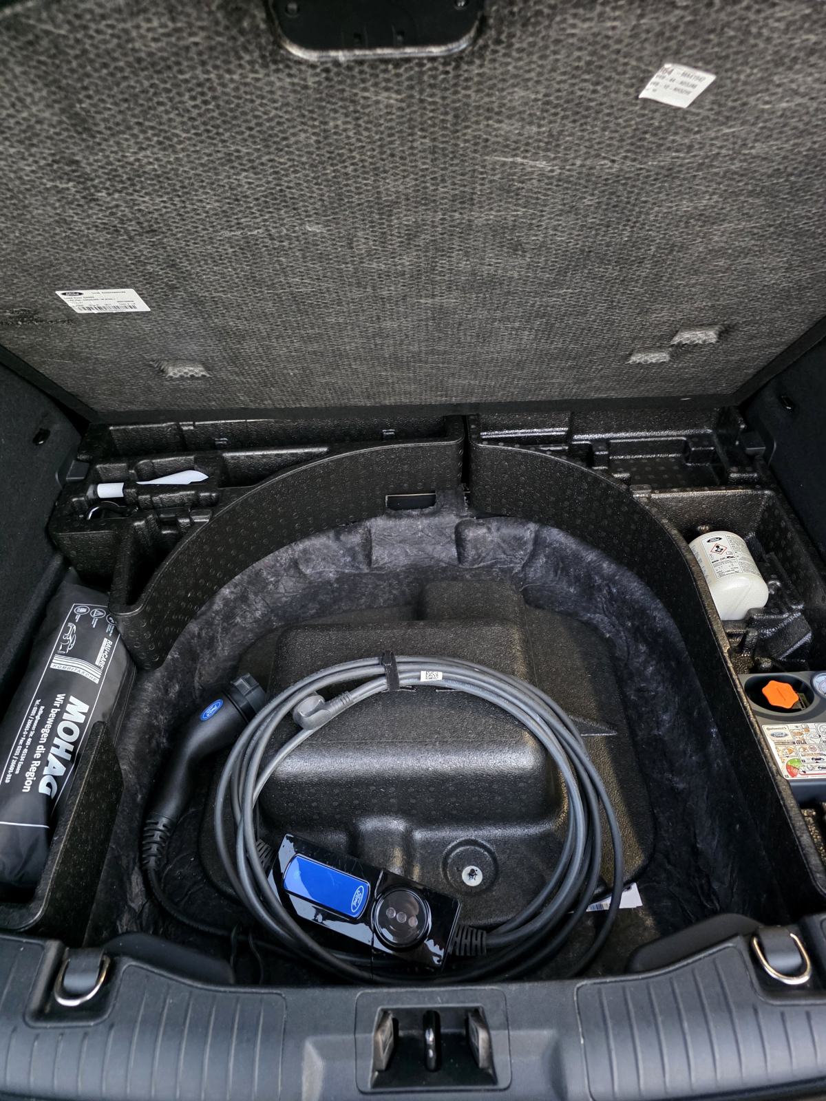 Ford Kuga 2.5 Plug in Hybrid Titanium *reg. godinu dana *besprijekoran, fotografija 19