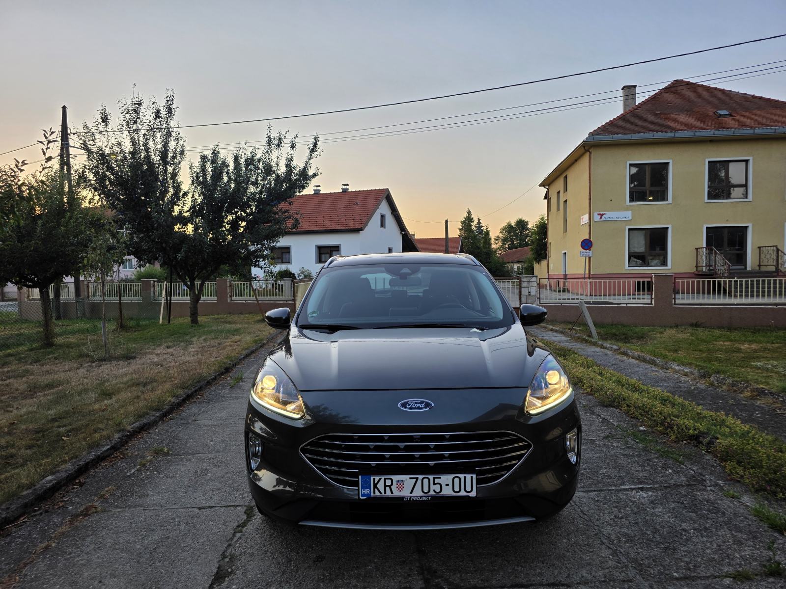 Ford Kuga 2.5 Plug in Hybrid Titanium *reg. godinu dana *besprijekoran, fotografija 12