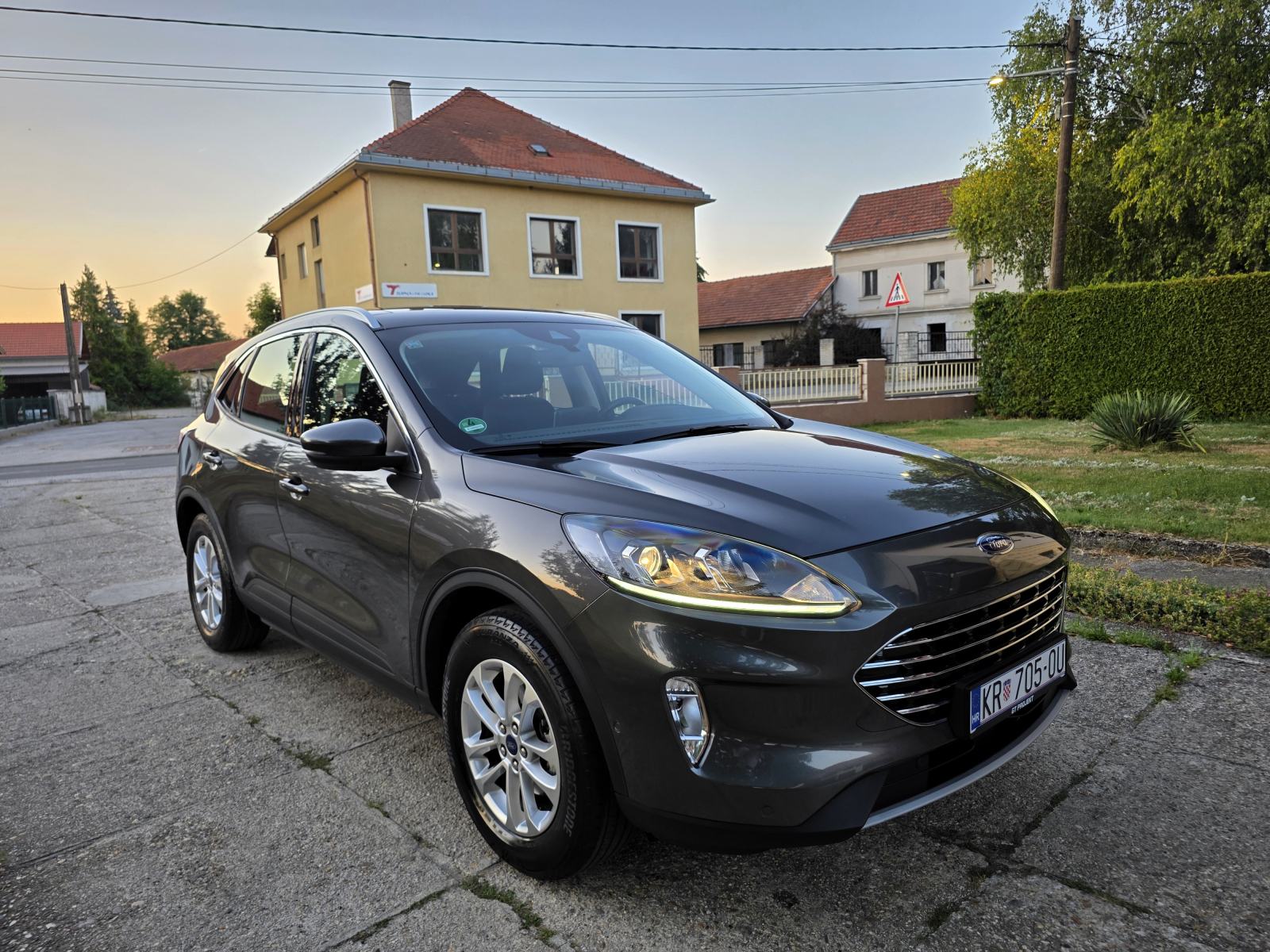 Ford Kuga 2.5 Plug in Hybrid Titanium *reg. godinu dana *besprijekoran, fotografija 2