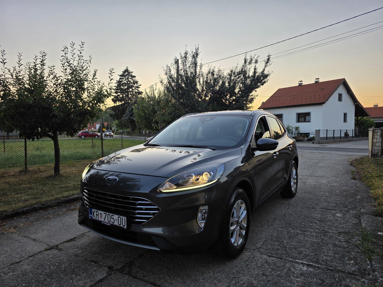 Ford Kuga 2.5 Plug in Hybrid Titanium *reg. godinu dana *besprijekoran, fotografija 11