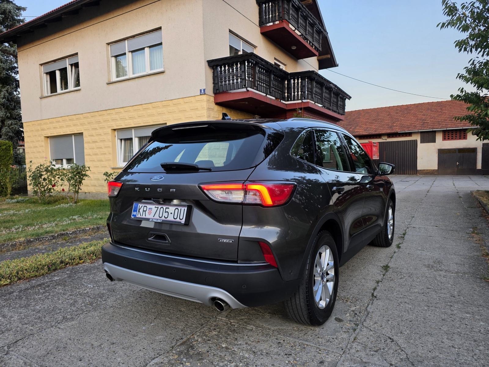 Ford Kuga 2.5 Plug in Hybrid Titanium *reg. godinu dana *besprijekoran, fotografija 5