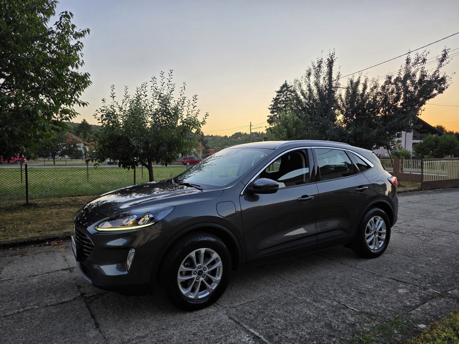 Ford Kuga 2.5 Plug in Hybrid Titanium *reg. godinu dana *besprijekoran, fotografija 10