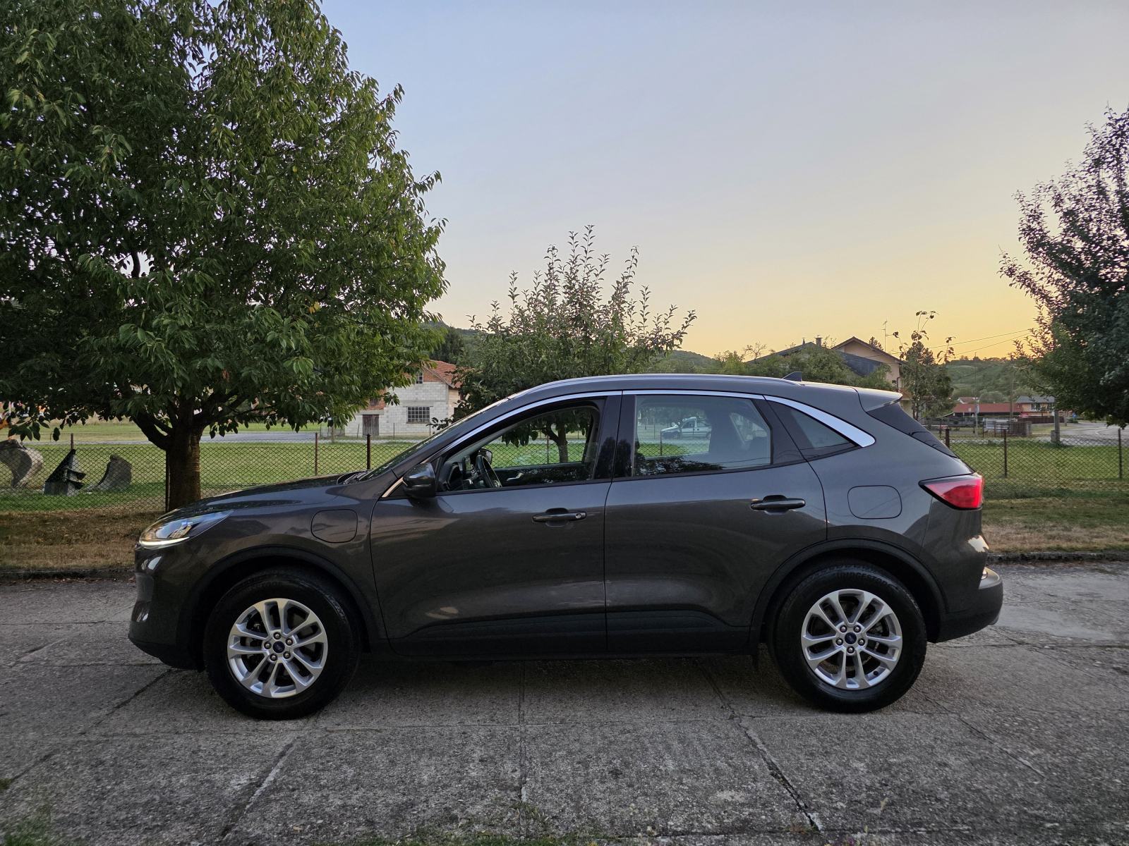 Ford Kuga 2.5 Plug in Hybrid Titanium *reg. godinu dana *besprijekoran, fotografija 9