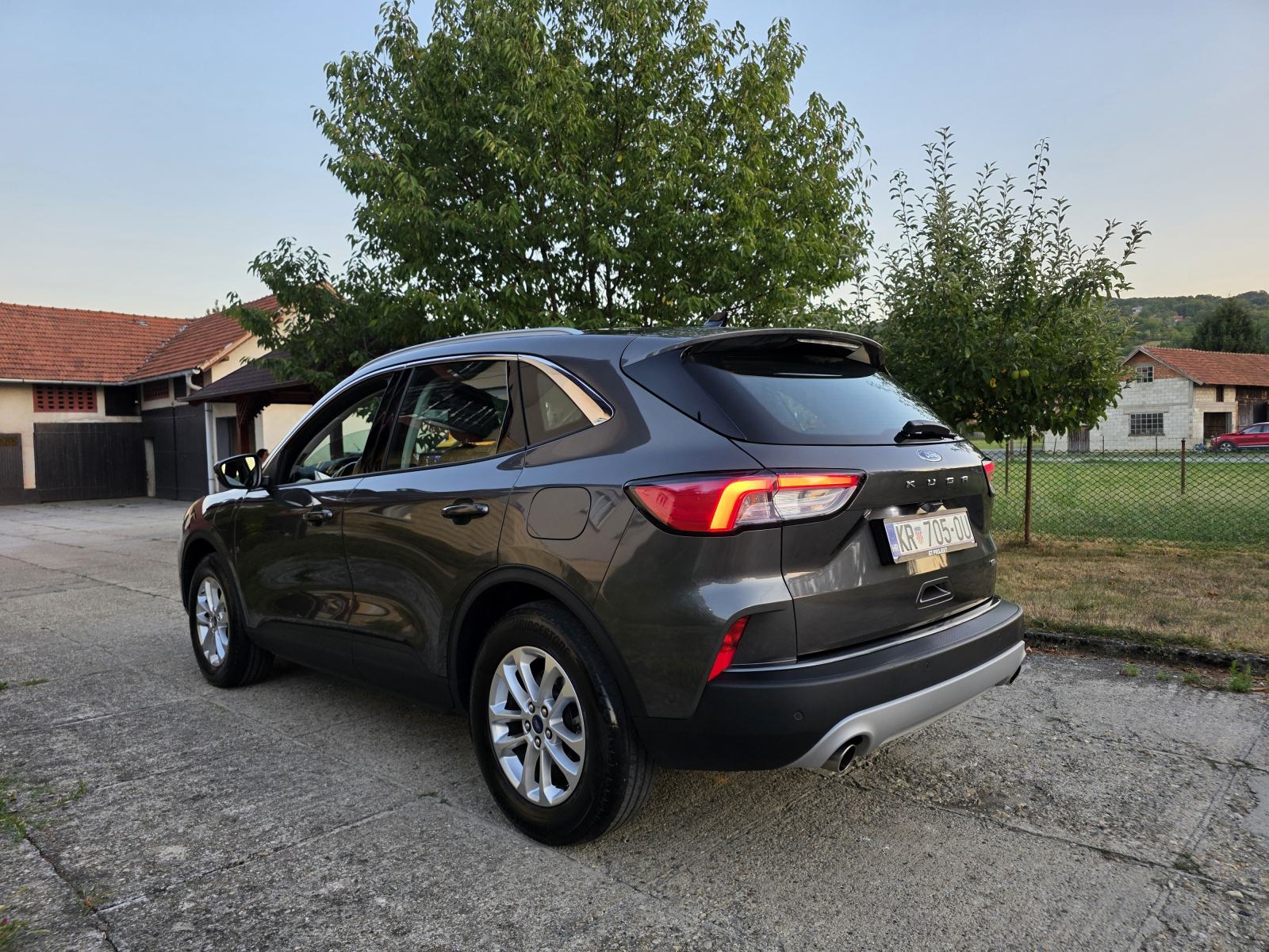 Ford Kuga 2.5 Plug in Hybrid Titanium *reg. godinu dana *besprijekoran, fotografija 8