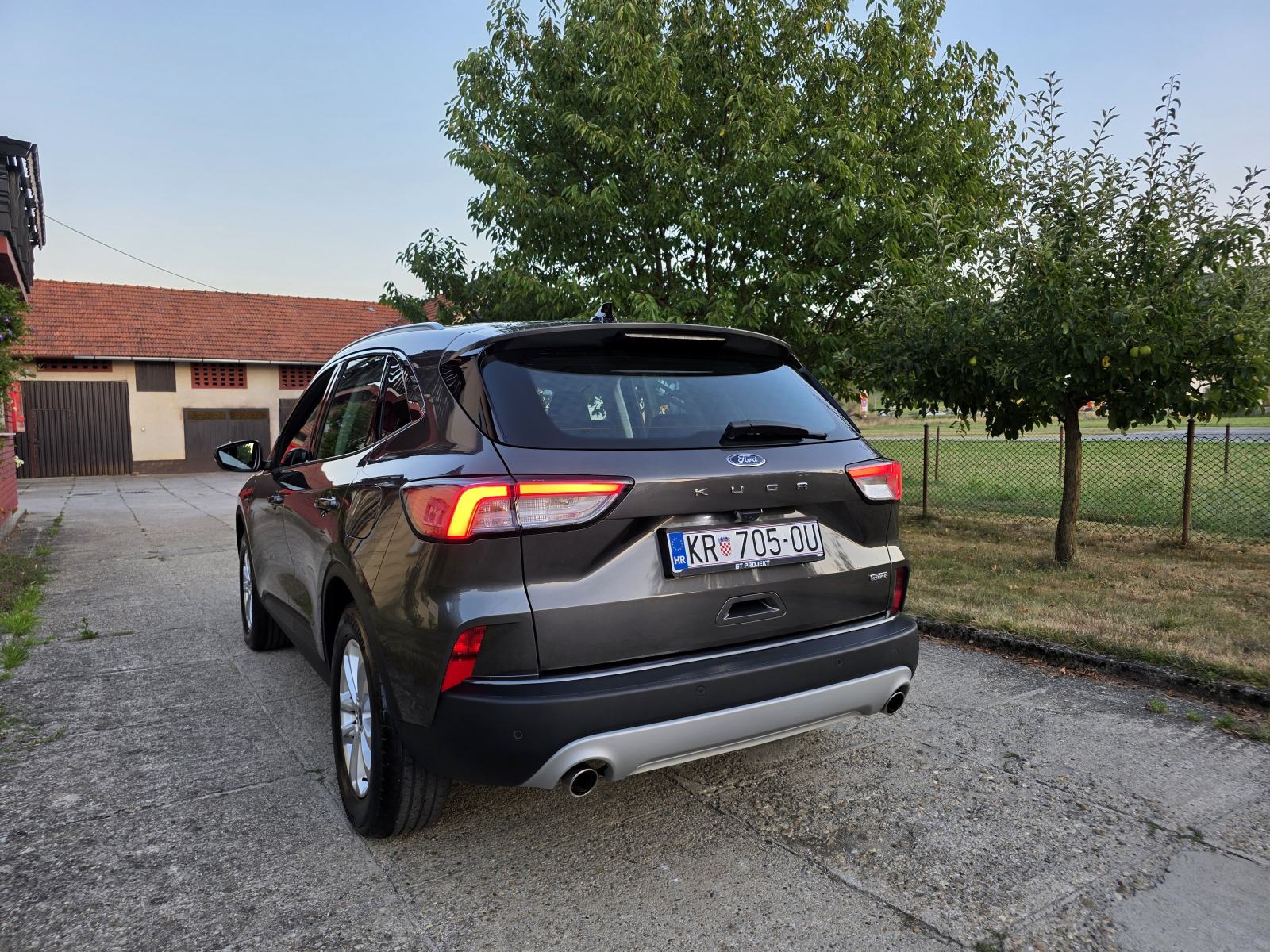 Ford Kuga 2.5 Plug in Hybrid Titanium *reg. godinu dana *besprijekoran, fotografija 7