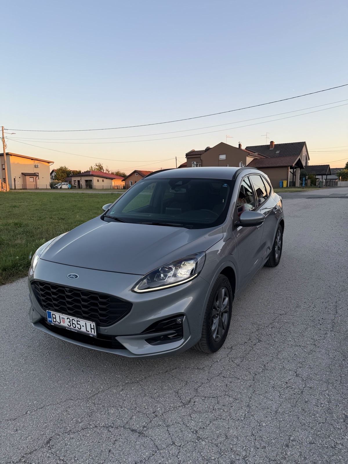 Ford Kuga 2,5 ST-line automatik, fotografija 2