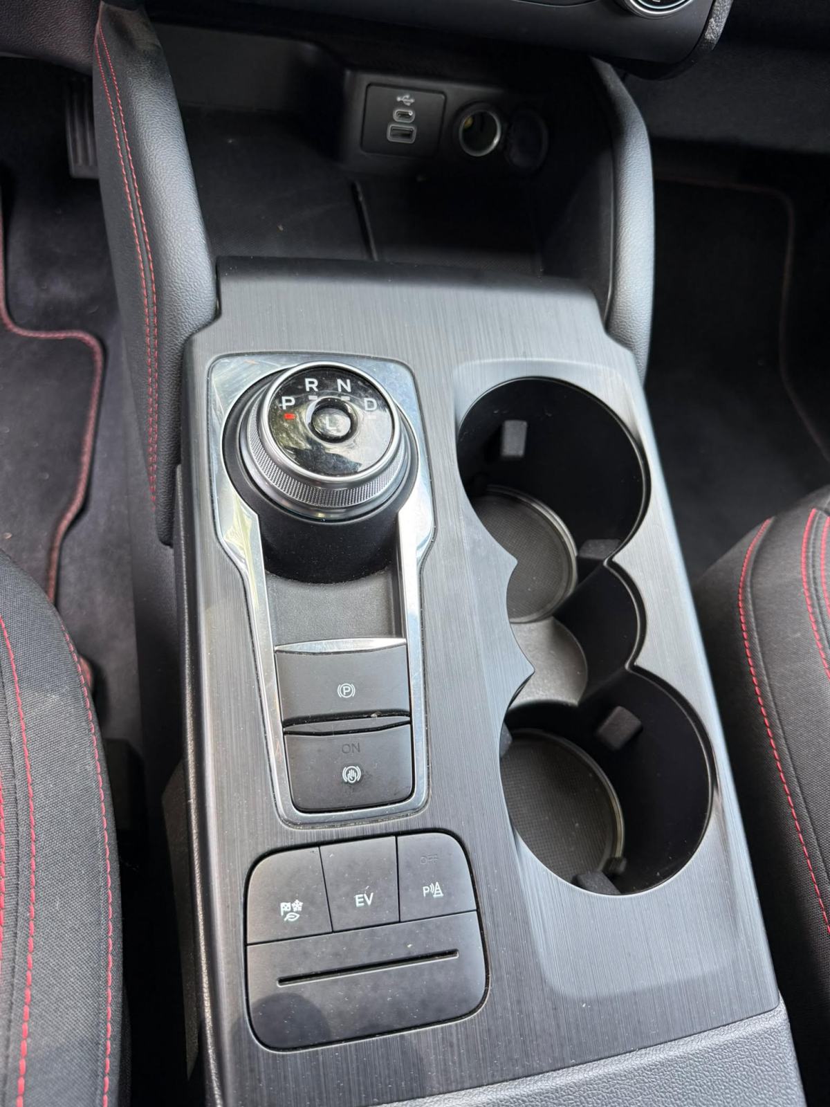 Ford Kuga 2,5 ST, fotografija 8