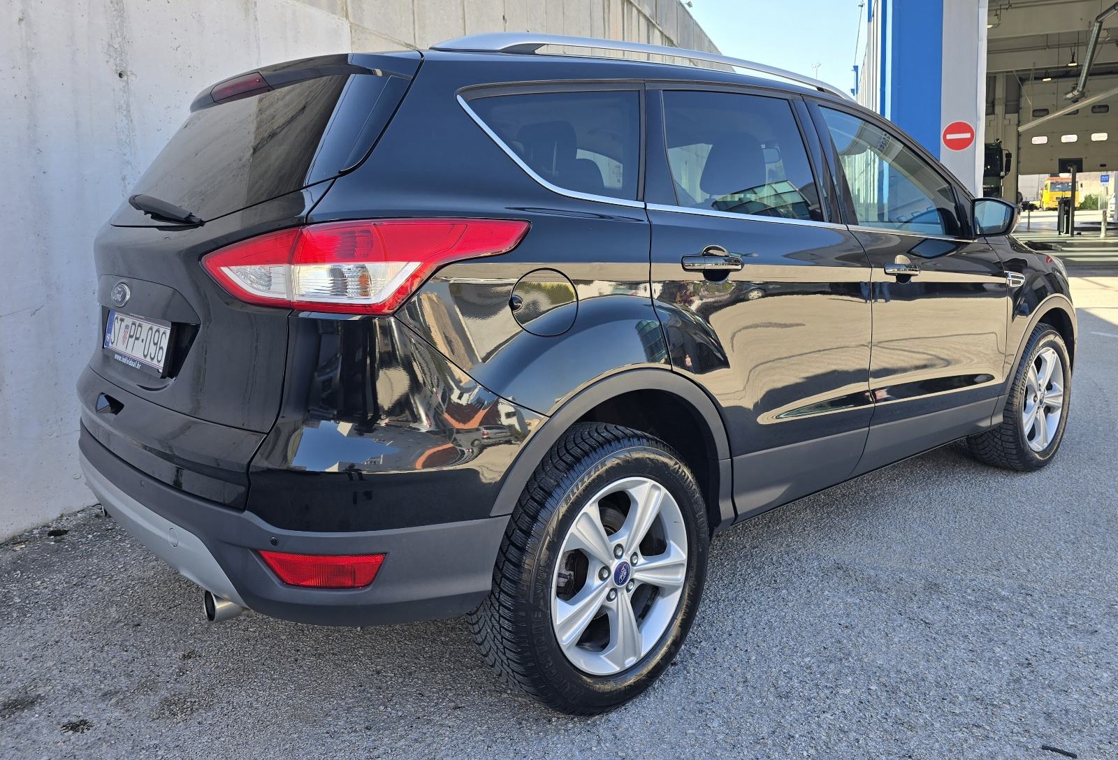 Ford Kuga 2,0 TDCi ⛔️SERVISIRAN+JAMSTVO⛔️, fotografija 3