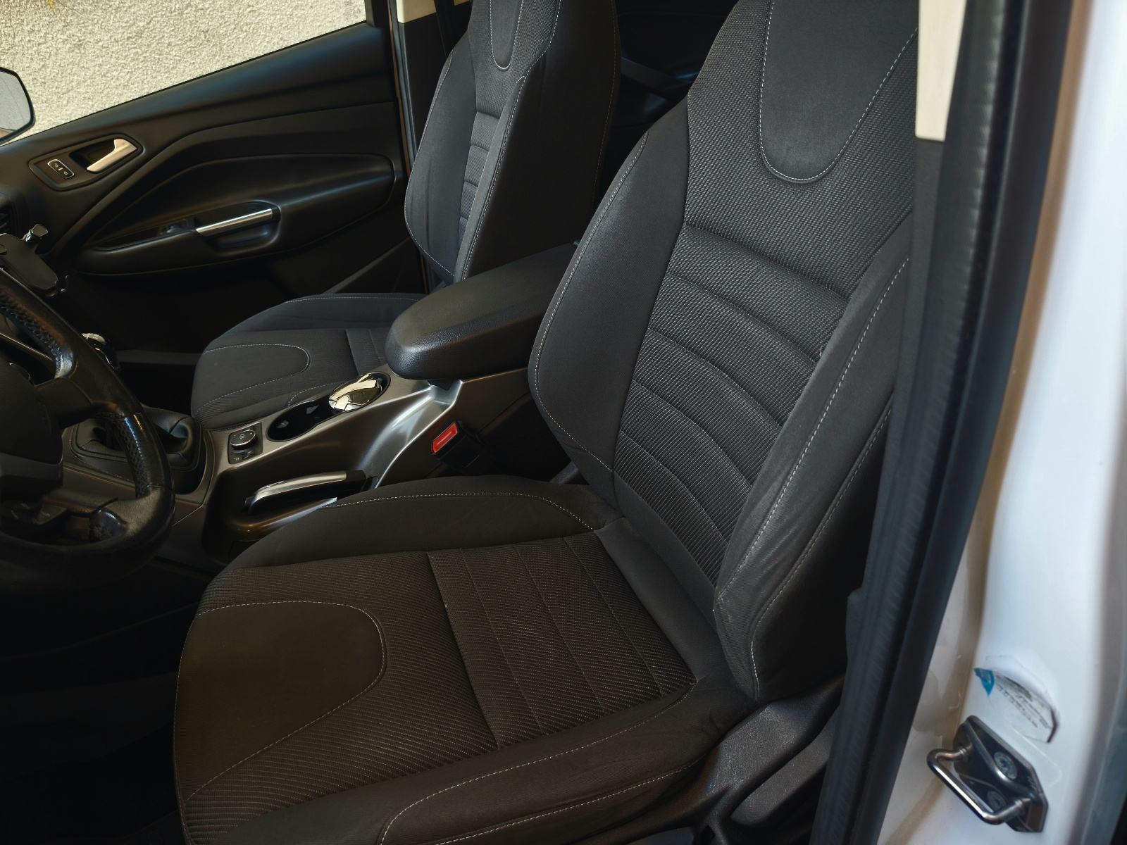 Ford Kuga 2WD 2,0, fotografija 11