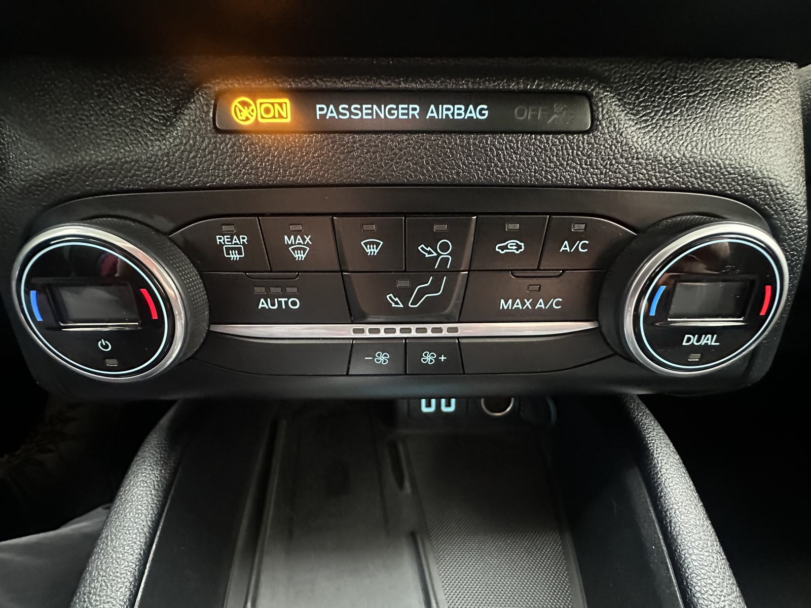 Ford Kuga Hybrid 2.5 190CV.KAMERA.NAVI.LED.SAMO 116.000 KM AUTOMATIK, fotografija 14