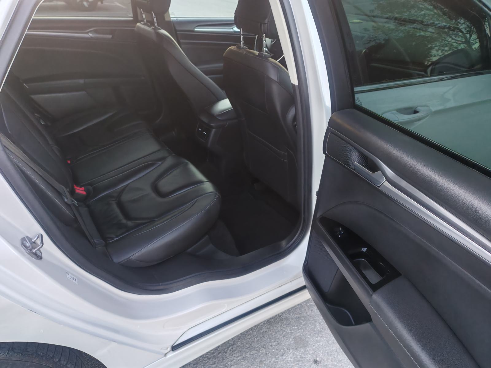 Ford Mondeo 2,0 Hybrid, fotografija 11