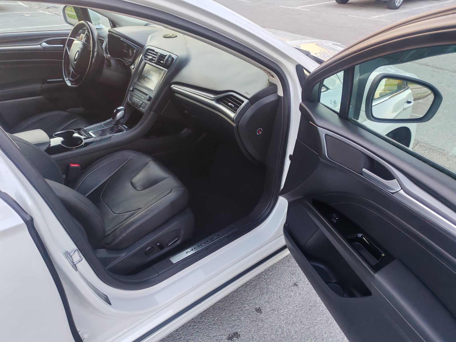 Ford Mondeo 2,0 Hybrid, fotografija 12