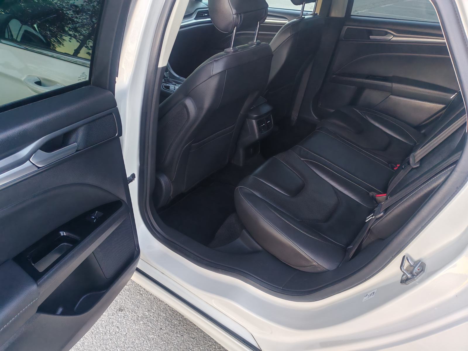 Ford Mondeo 2,0 Hybrid, fotografija 10