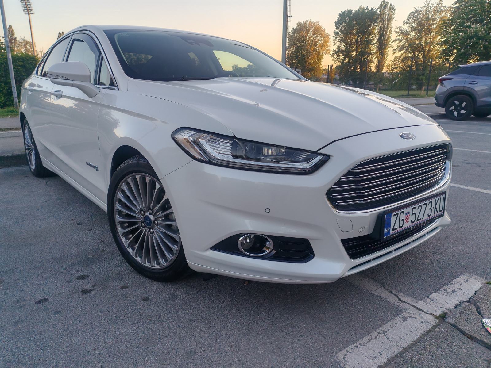 Ford Mondeo 2,0 Hybrid, fotografija 3