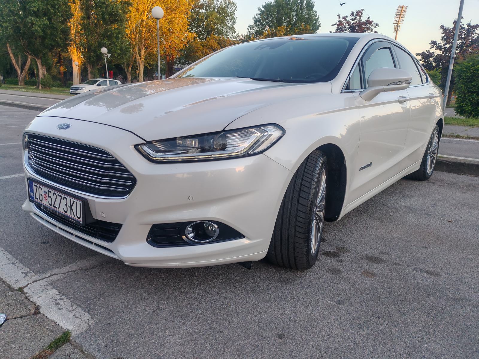 Ford Mondeo 2,0 Hybrid, fotografija 2