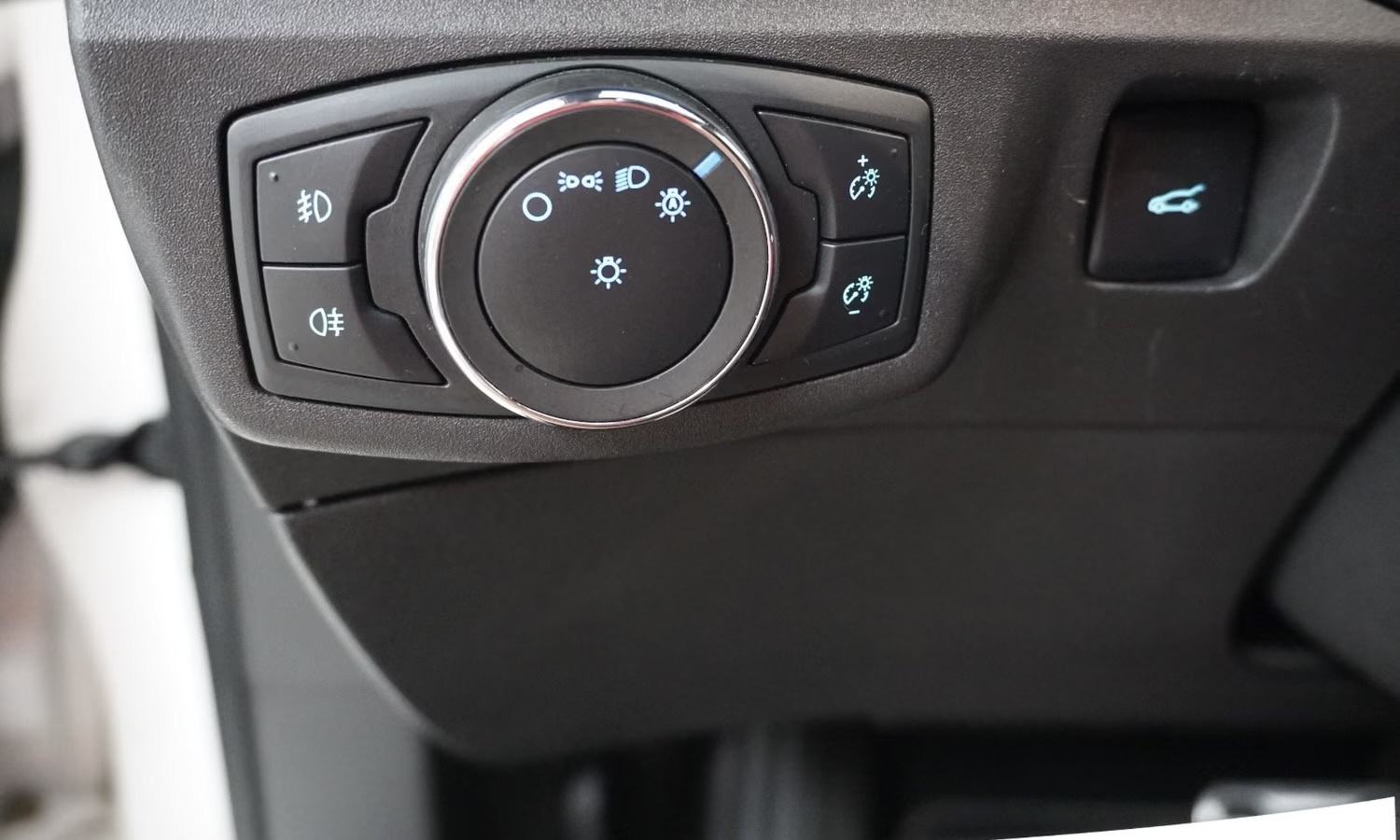 Ford Mondeo Karavan 2,0 automatik, fotografija 15