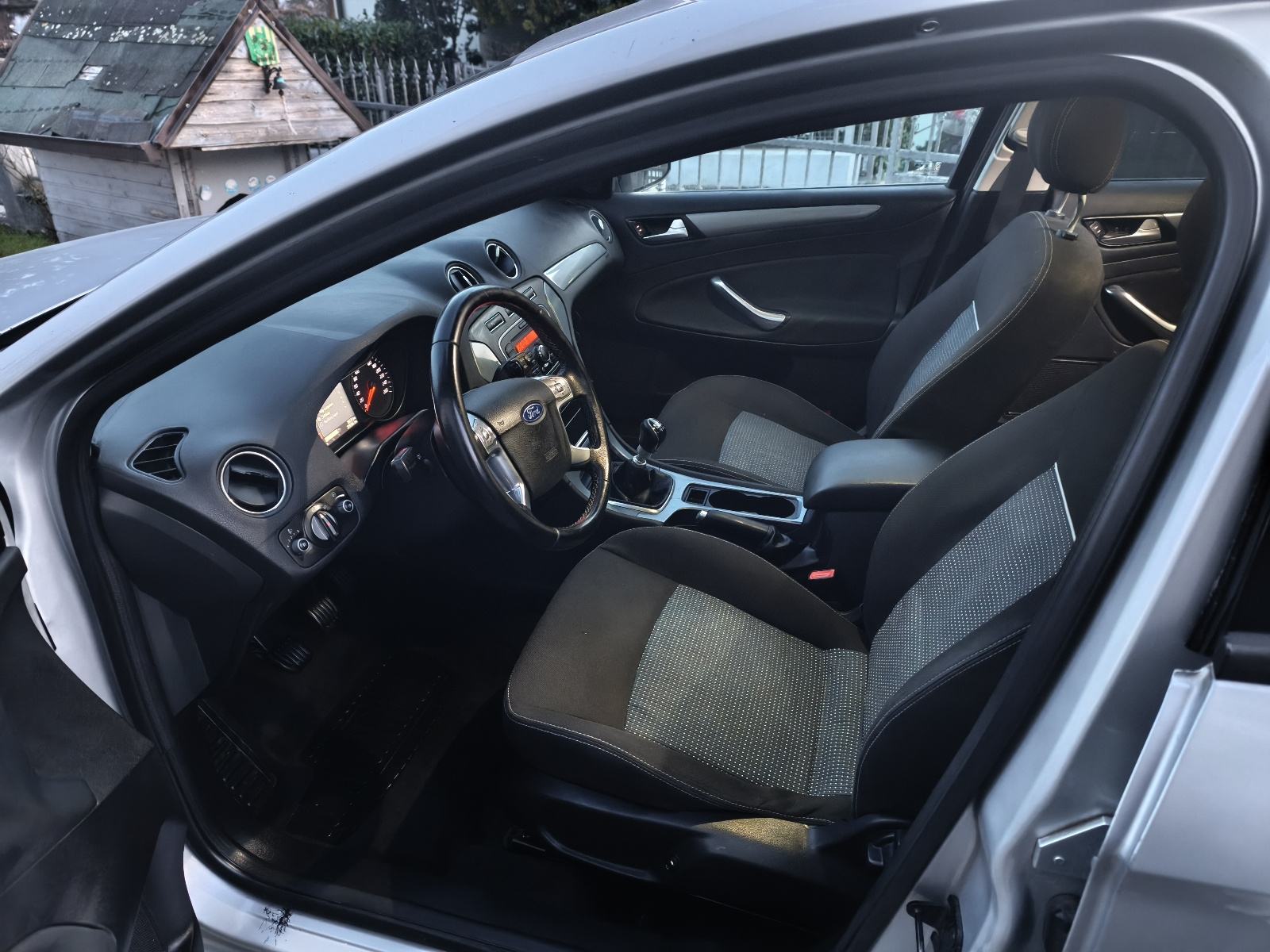 Ford Mondeo Karavan 2.0 TDCi, registriran 05/2027, nove gume, 2. vlasn, fotografija 10