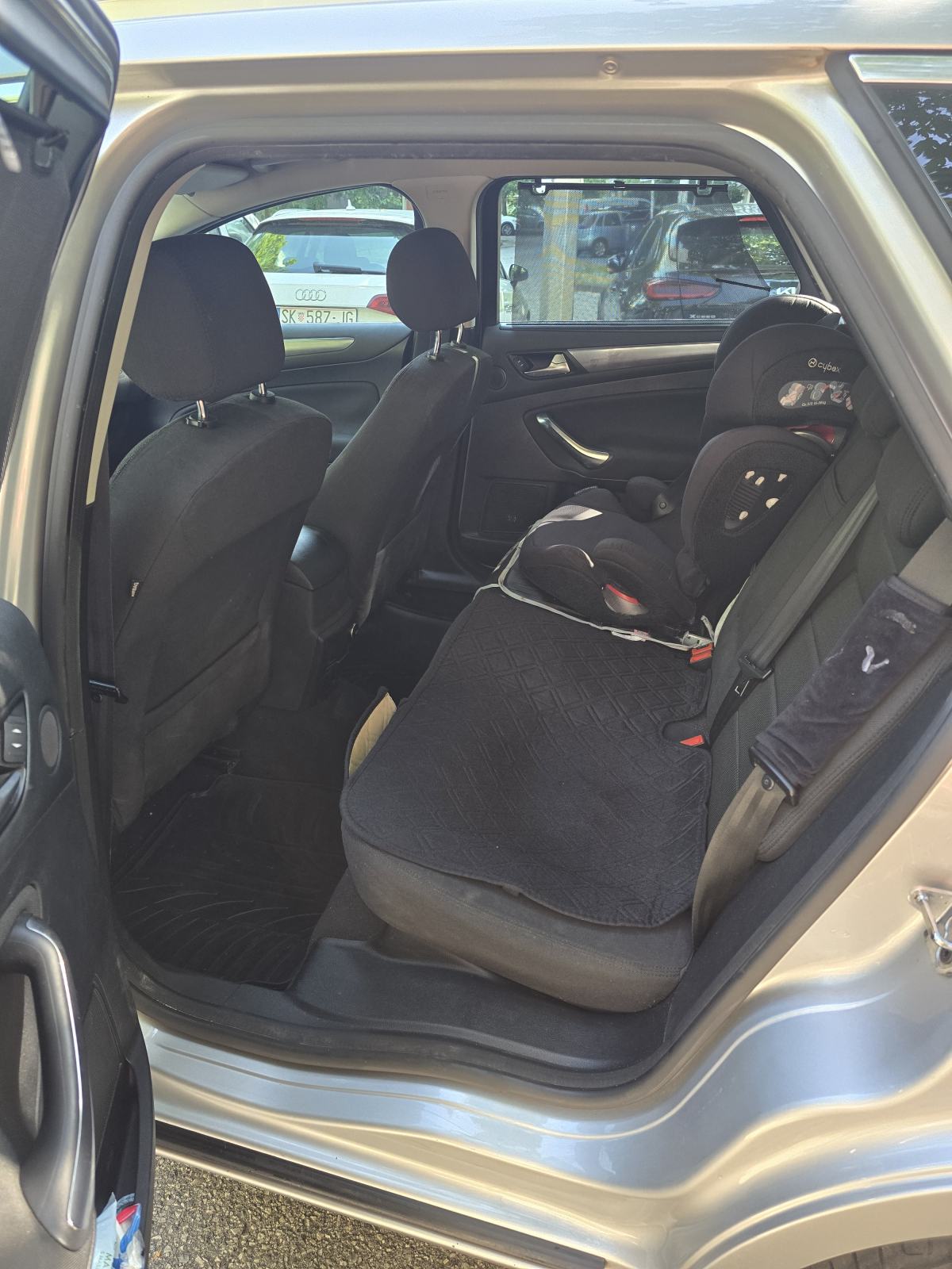 Ford Mondeo Karavan 2,0, fotografija 11