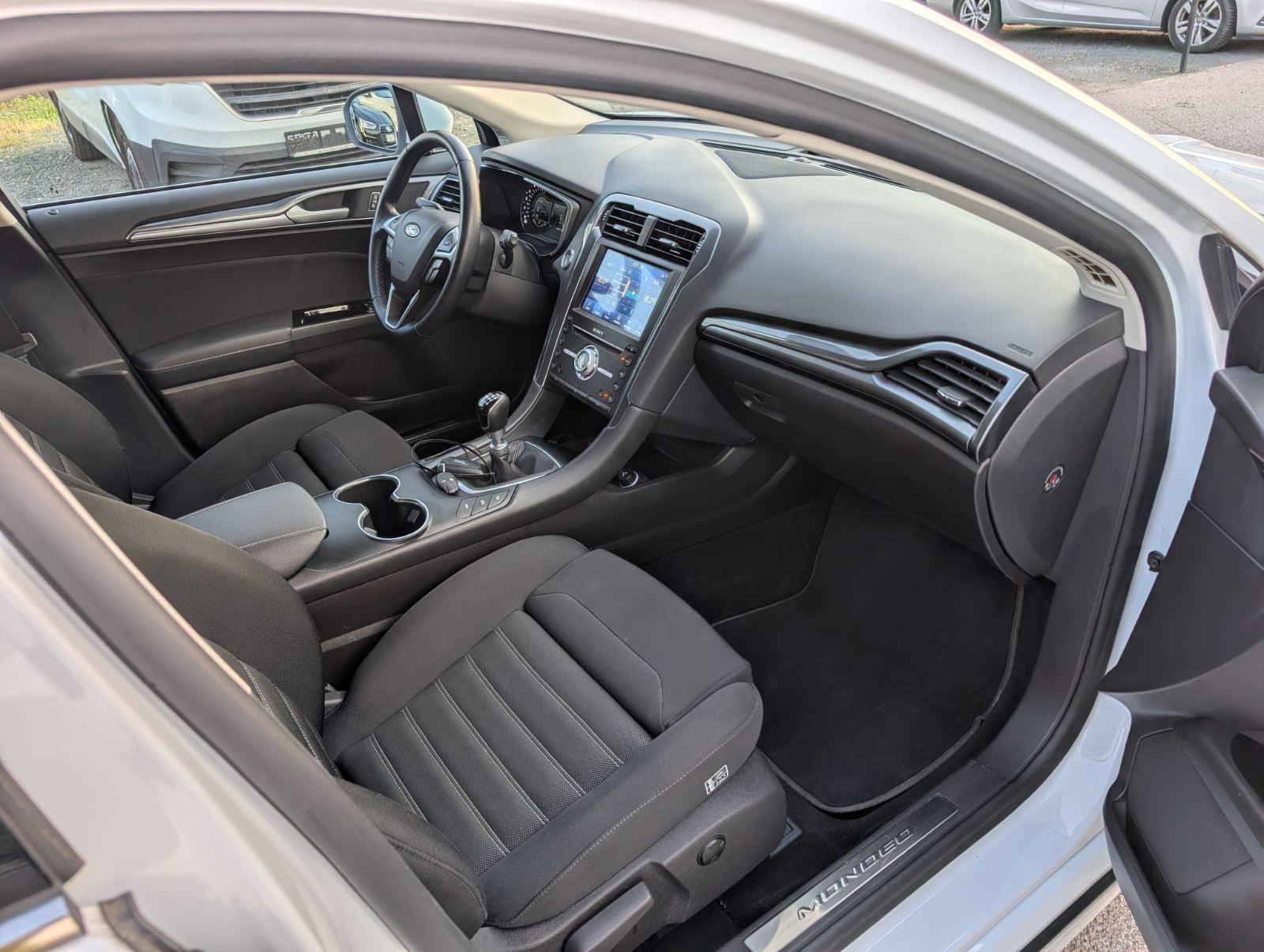Ford Mondeo Karavan 2,0 TDCi Titanium, fotografija 9