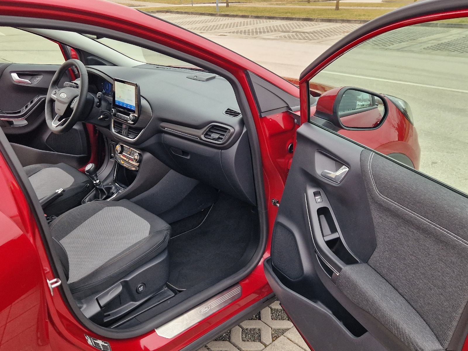 FORD PUMA 1.0 ECOBOOST HYBRID TITANIUM-X - BOGATA OPREMA - ATRAKTIVNA, fotografija 15