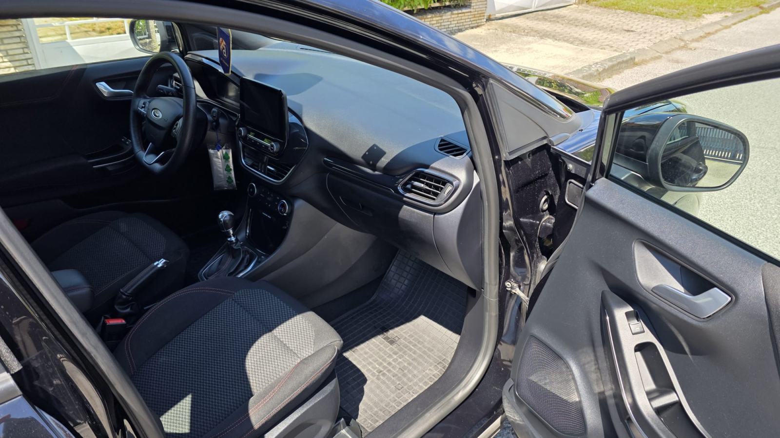 Ford Puma 1,0 MHEV (Hybrid), ST-Line + WINTER paket, virtualni kokpit, fotografija 11