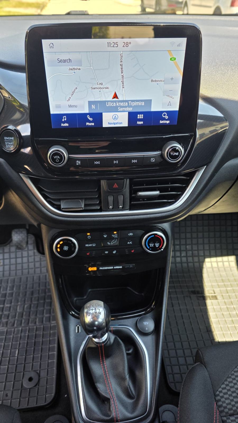 Ford Puma 1,0 MHEV (Hybrid), ST-Line + WINTER paket, virtualni kokpit, fotografija 12