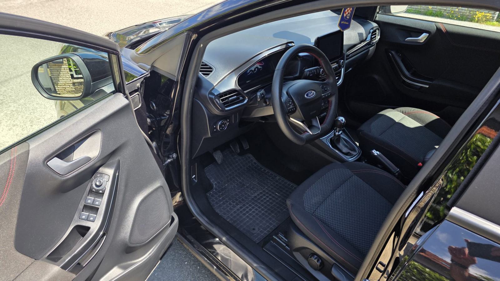 Ford Puma 1,0 MHEV (Hybrid), ST-Line + WINTER paket, virtualni kokpit, fotografija 10