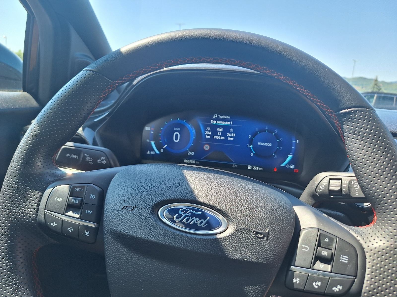 Ford Puma 1,0 MHEV (Hybrid), ST-Line + WINTER paket, virtualni kokpit, fotografija 18