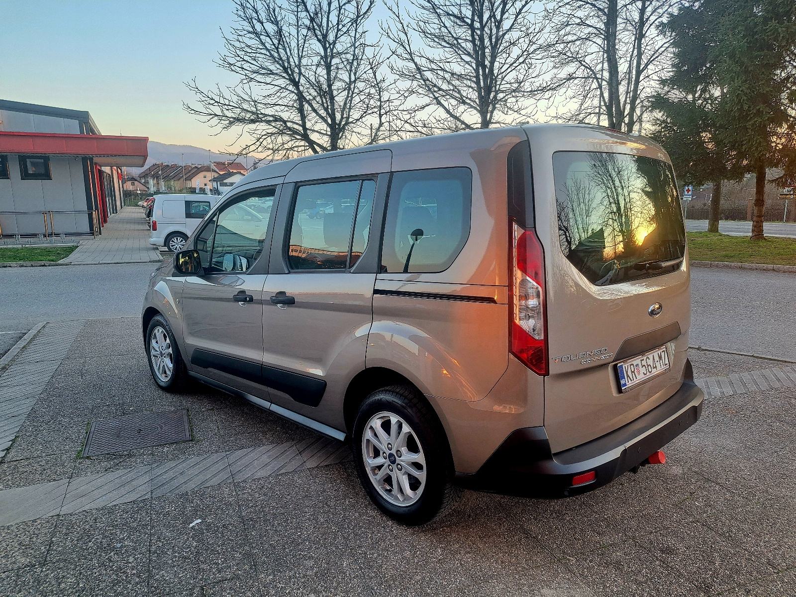 Ford Tourneo Connect 1.5 tdci /120 ks⭐️TOP STANJE⭐️Jamstvo do 2 god⭐️, fotografija 2