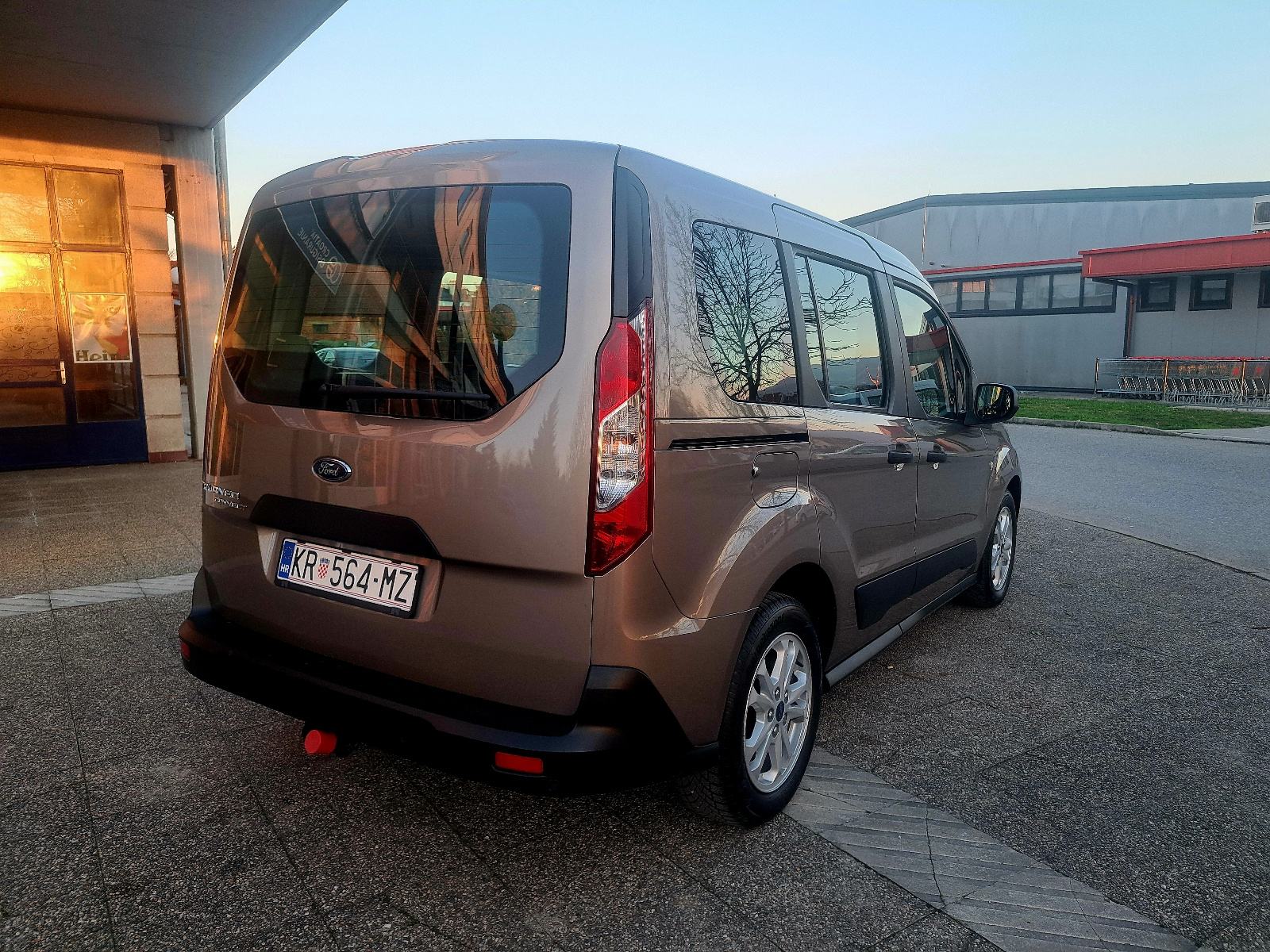 Ford Tourneo Connect 1.5 tdci /120 ks⭐️TOP STANJE⭐️Jamstvo do 2 god⭐️, fotografija 4