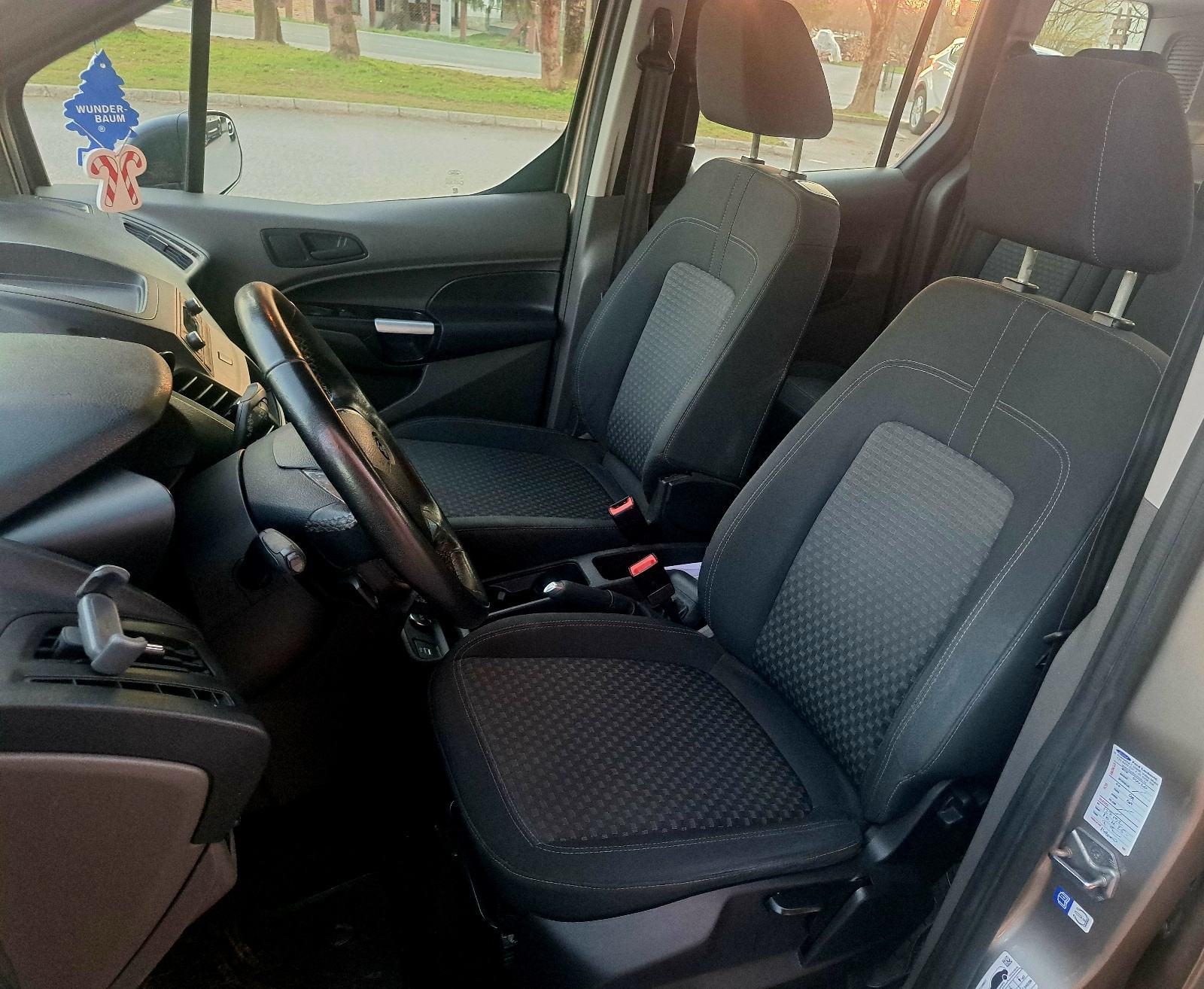 Ford Tourneo Connect 1.5 tdci /120 ks⭐️TOP STANJE⭐️Jamstvo do 2 god⭐️, fotografija 10