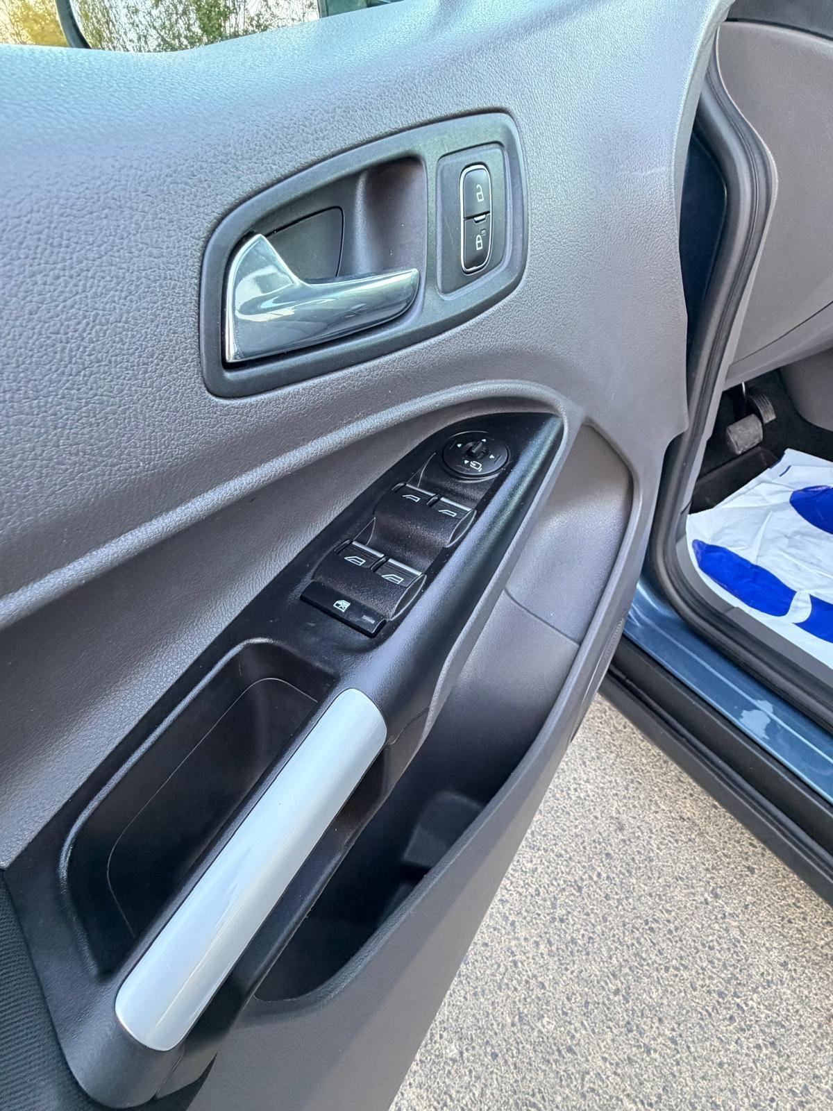 Ford Tourneo Connect 1,5 TDCi *Maxi *7 sjedala *2019.g., fotografija 8