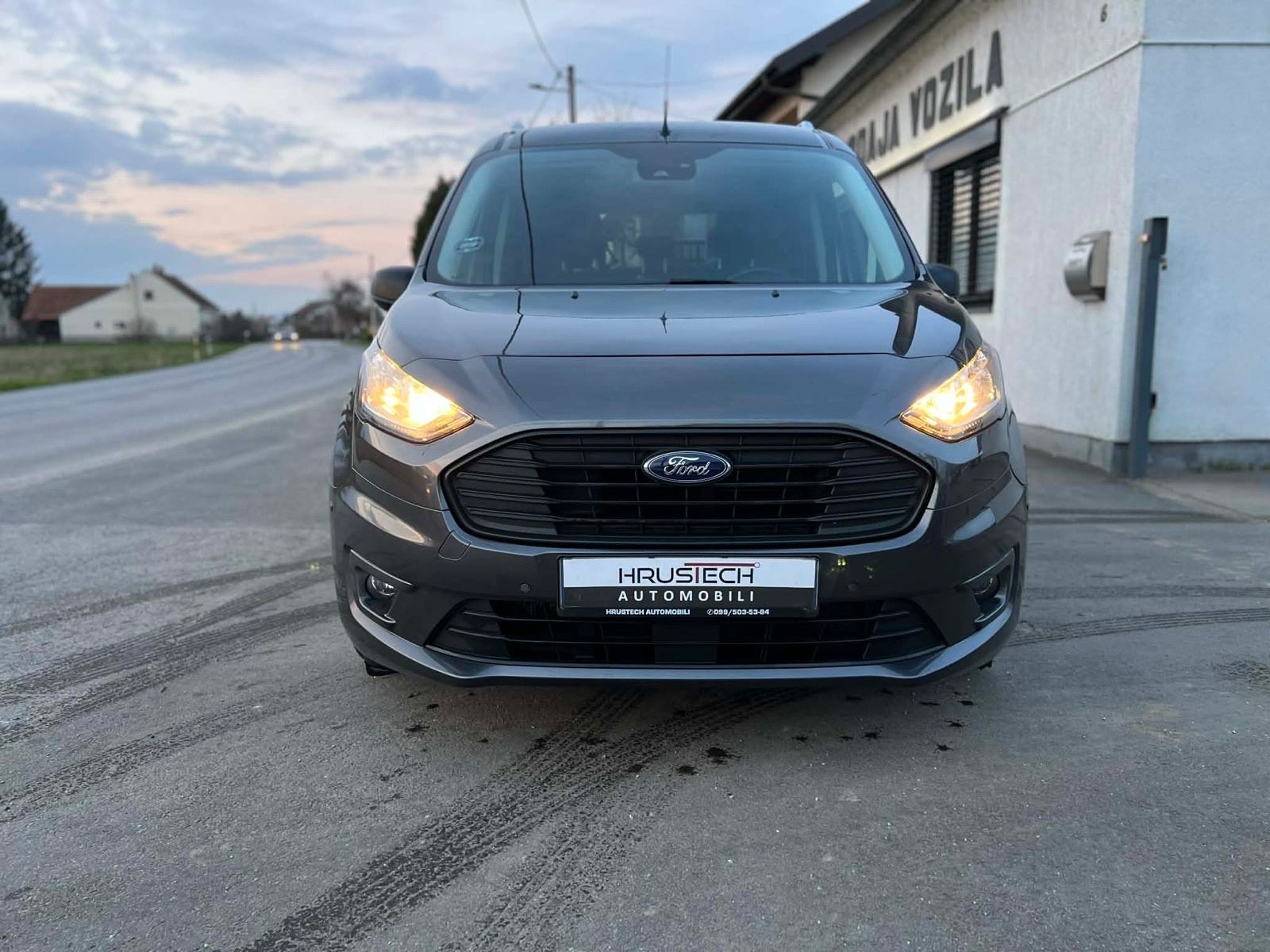 Ford Tourneo Connect 1,5 TDCi, fotografija 2